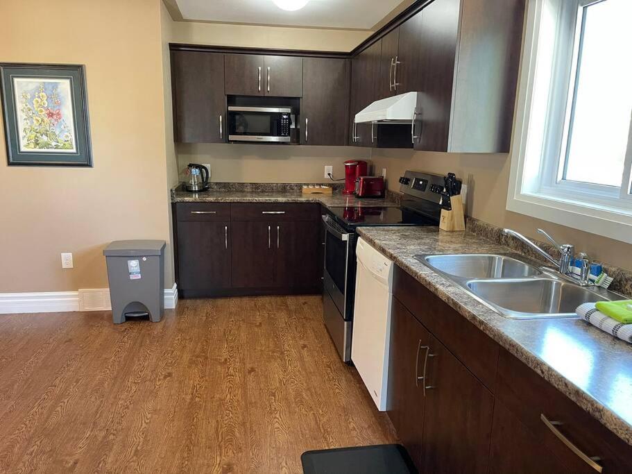 Cozy 2 bedroom home in Chatham - left side