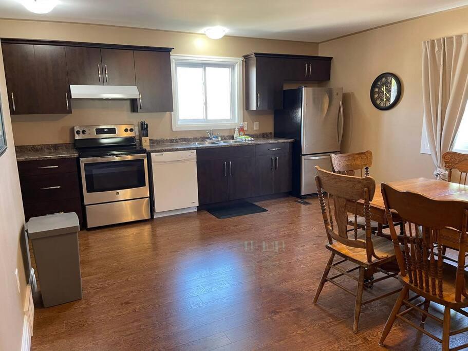 Cozy 2 bedroom home in Chatham - left side
