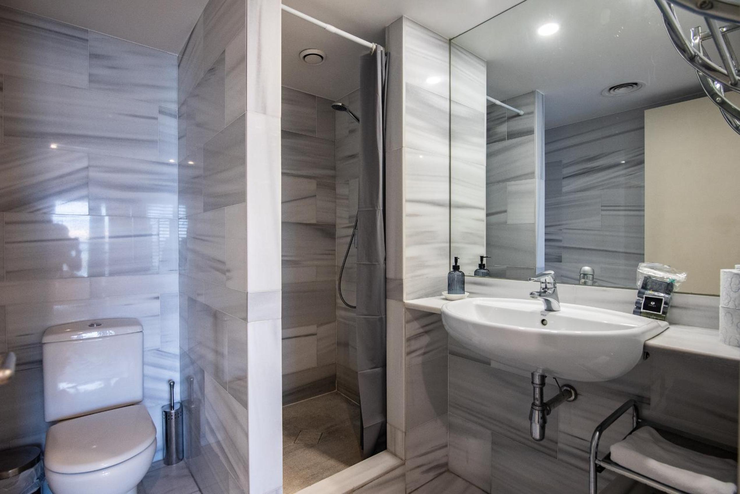 Unique Rentals-Seafront Luxe Suites