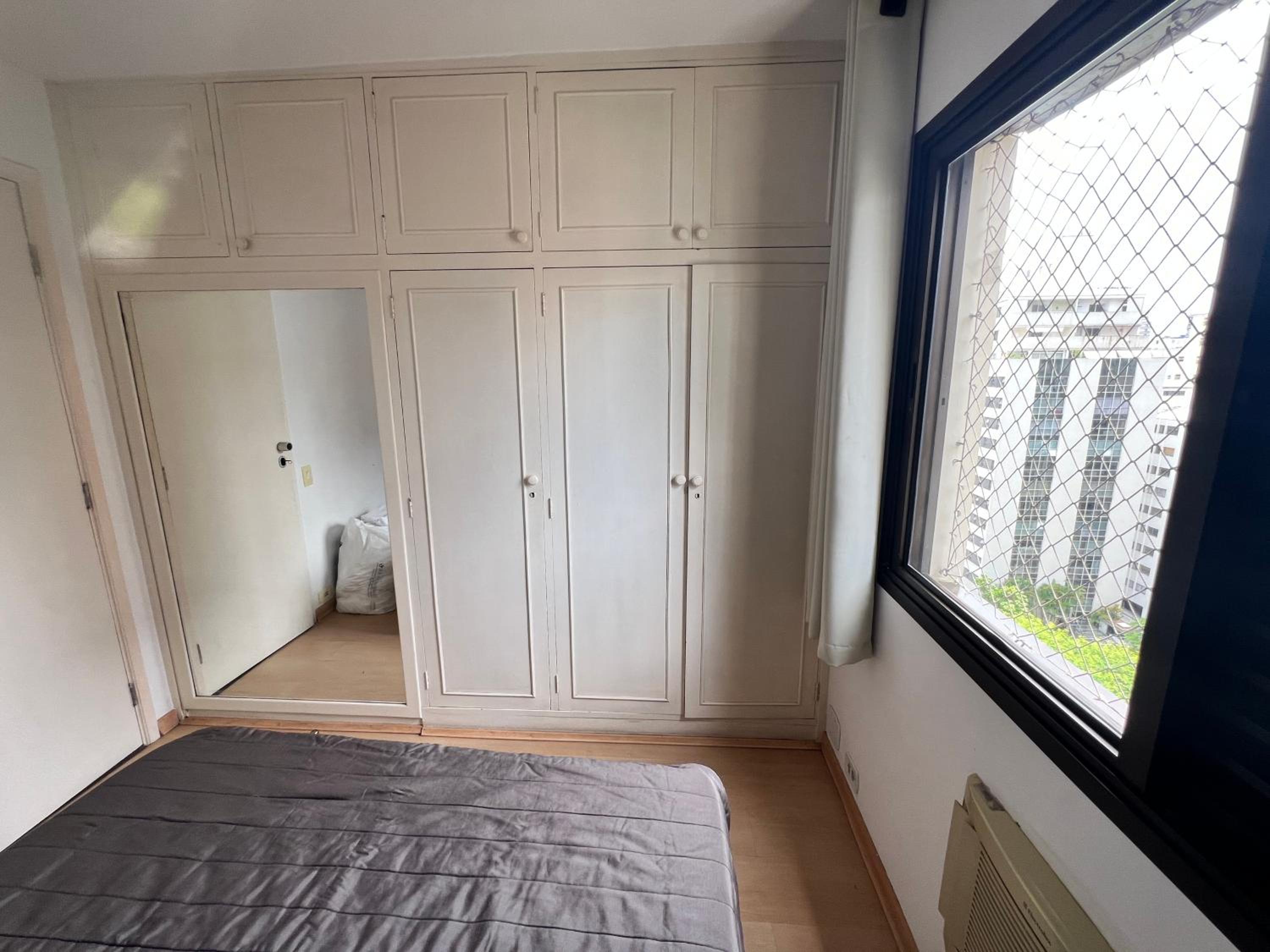 Flat Rua Haddock Lobo 867 com 2 Quartos e Sacada e Enxoval