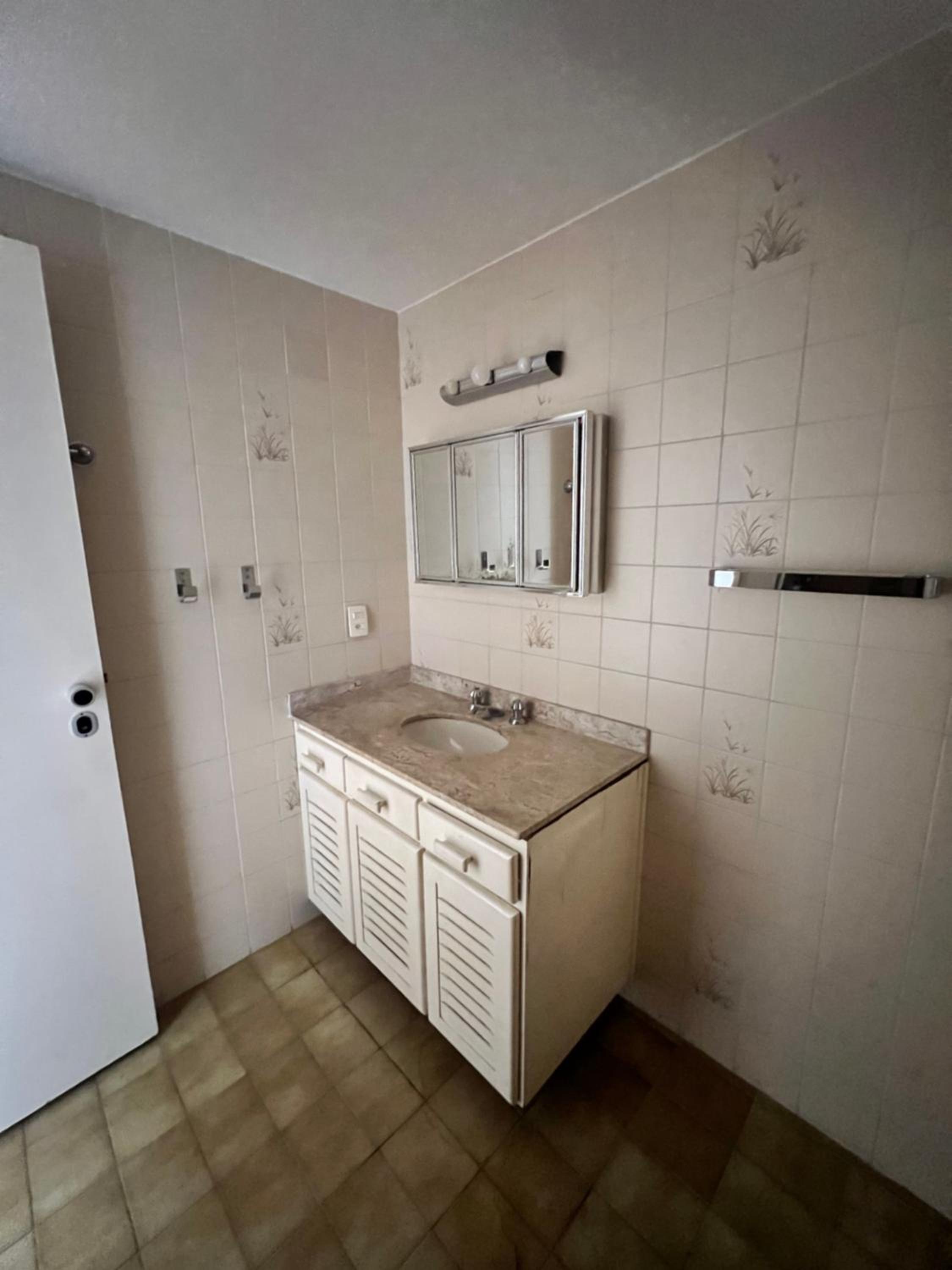 Flat Rua Haddock Lobo 867 com 2 Quartos e Sacada e Enxoval