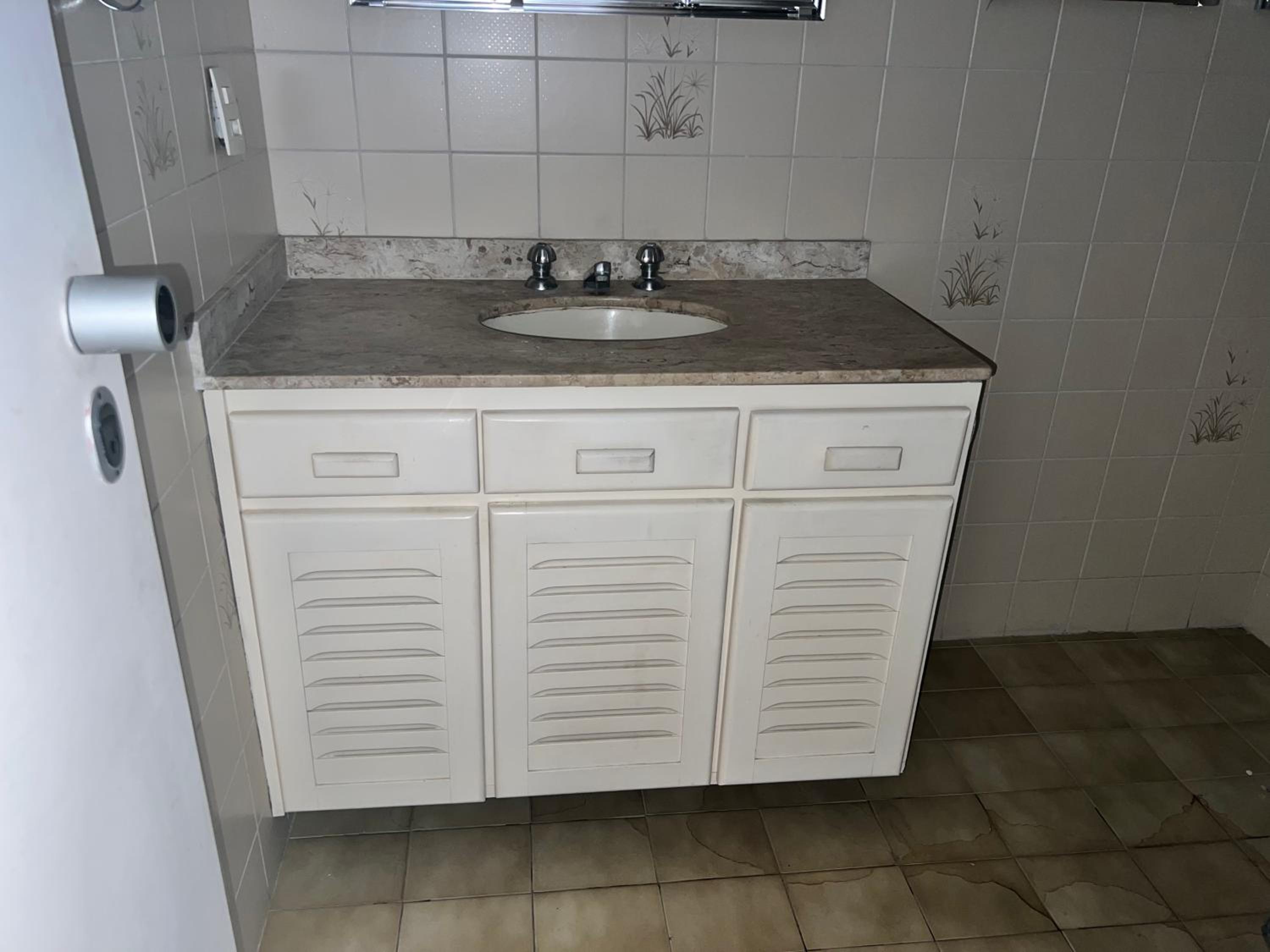 Flat Rua Haddock Lobo 867 com 2 Quartos e Sacada e Enxoval