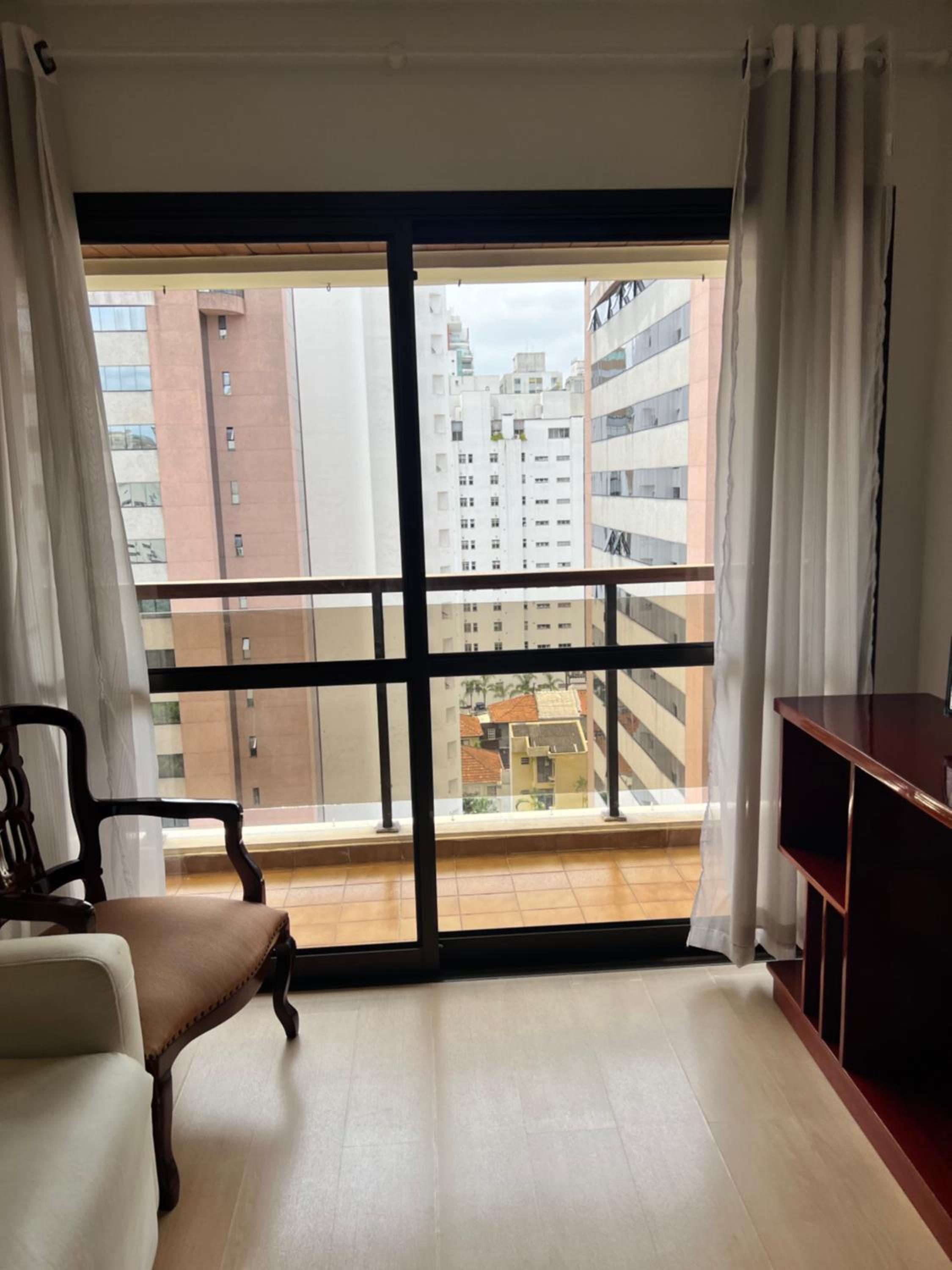 Flat Rua Haddock Lobo 867 com 2 Quartos e Sacada e Enxoval