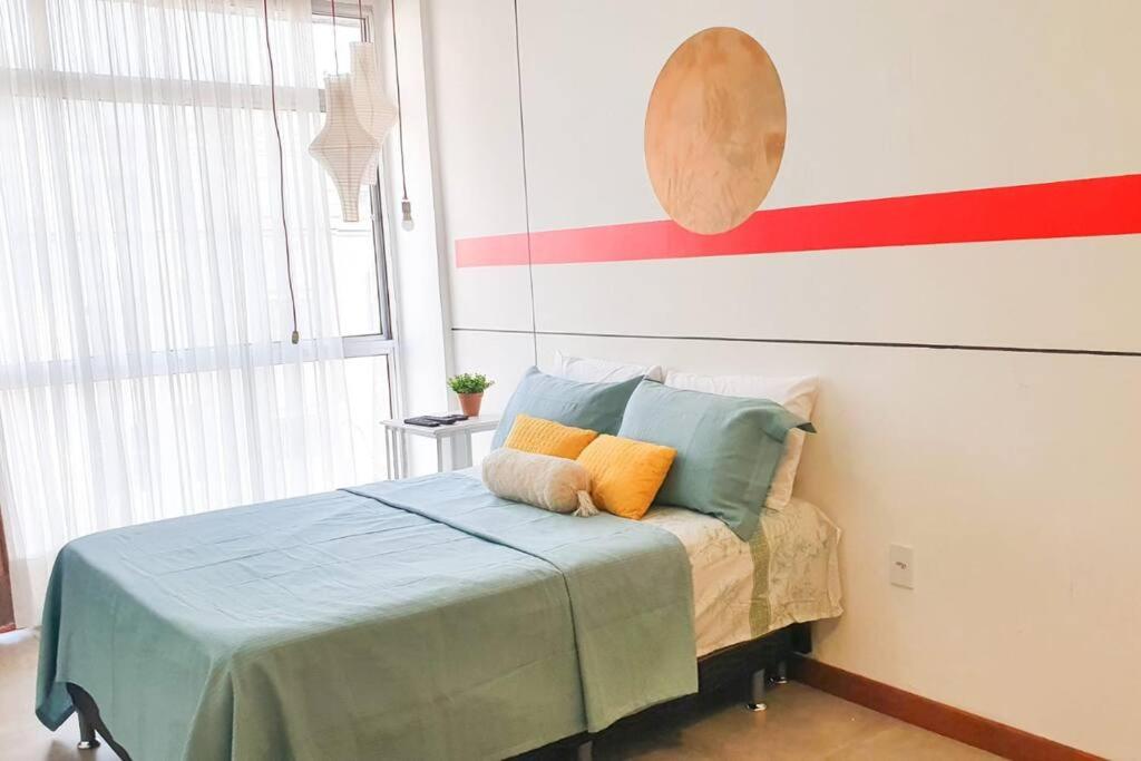 Studio reformado e Internet rápida praça Roosevelt