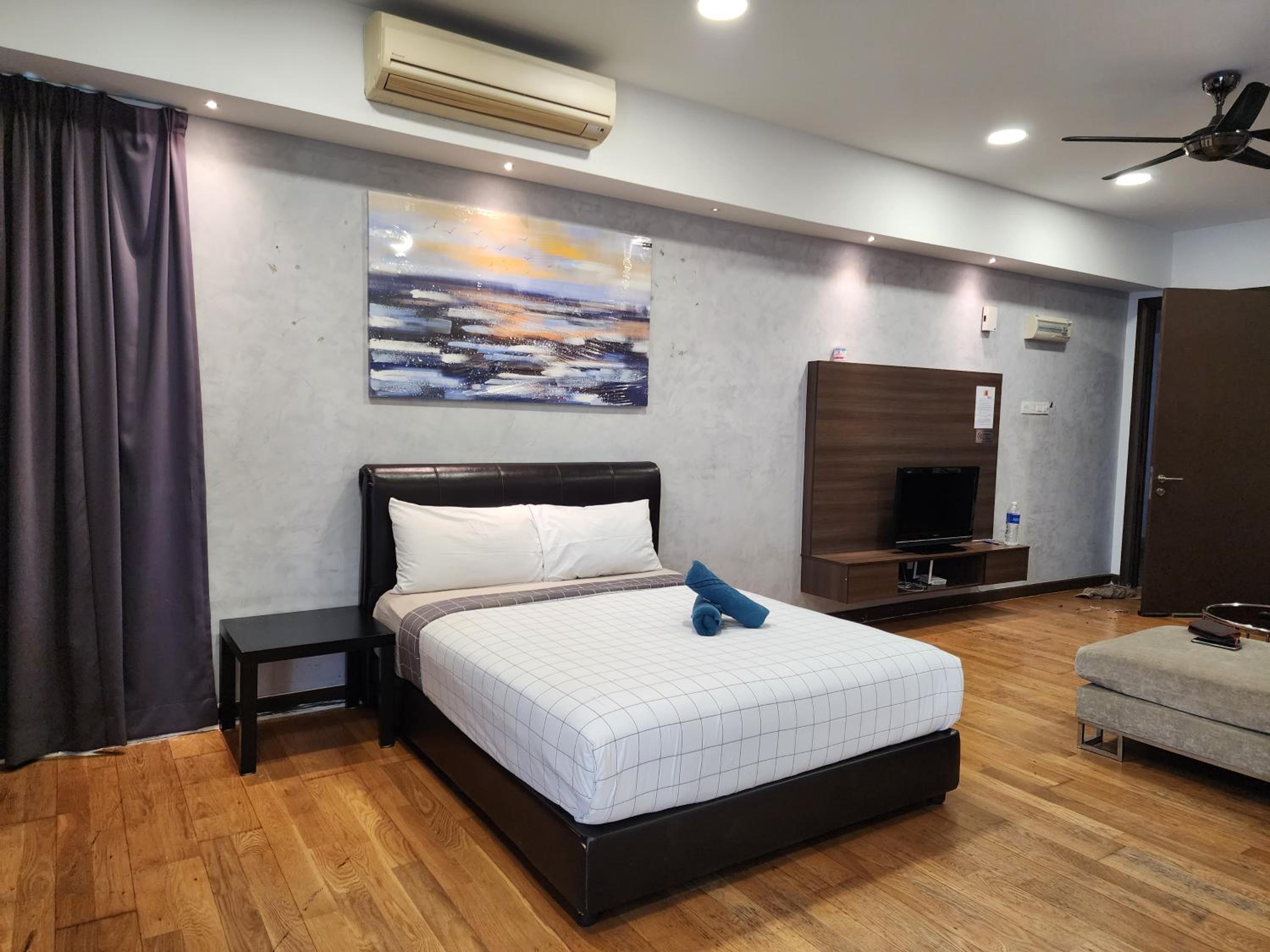 Regalia Comfort Suites KLCC SkyPool