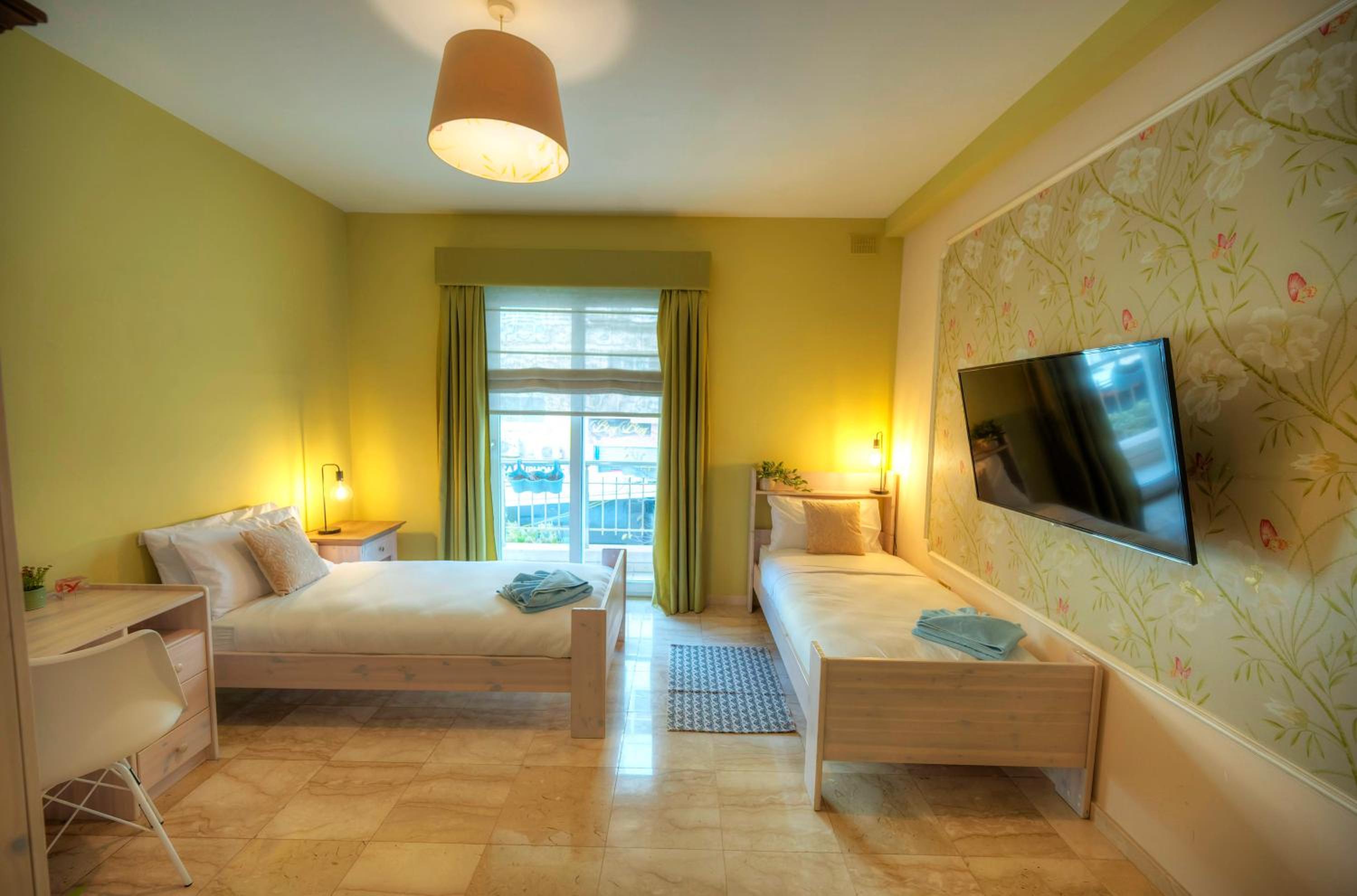 Spacious Seafront 3bedrooms, sea view balcony GOTAX-1 view 4