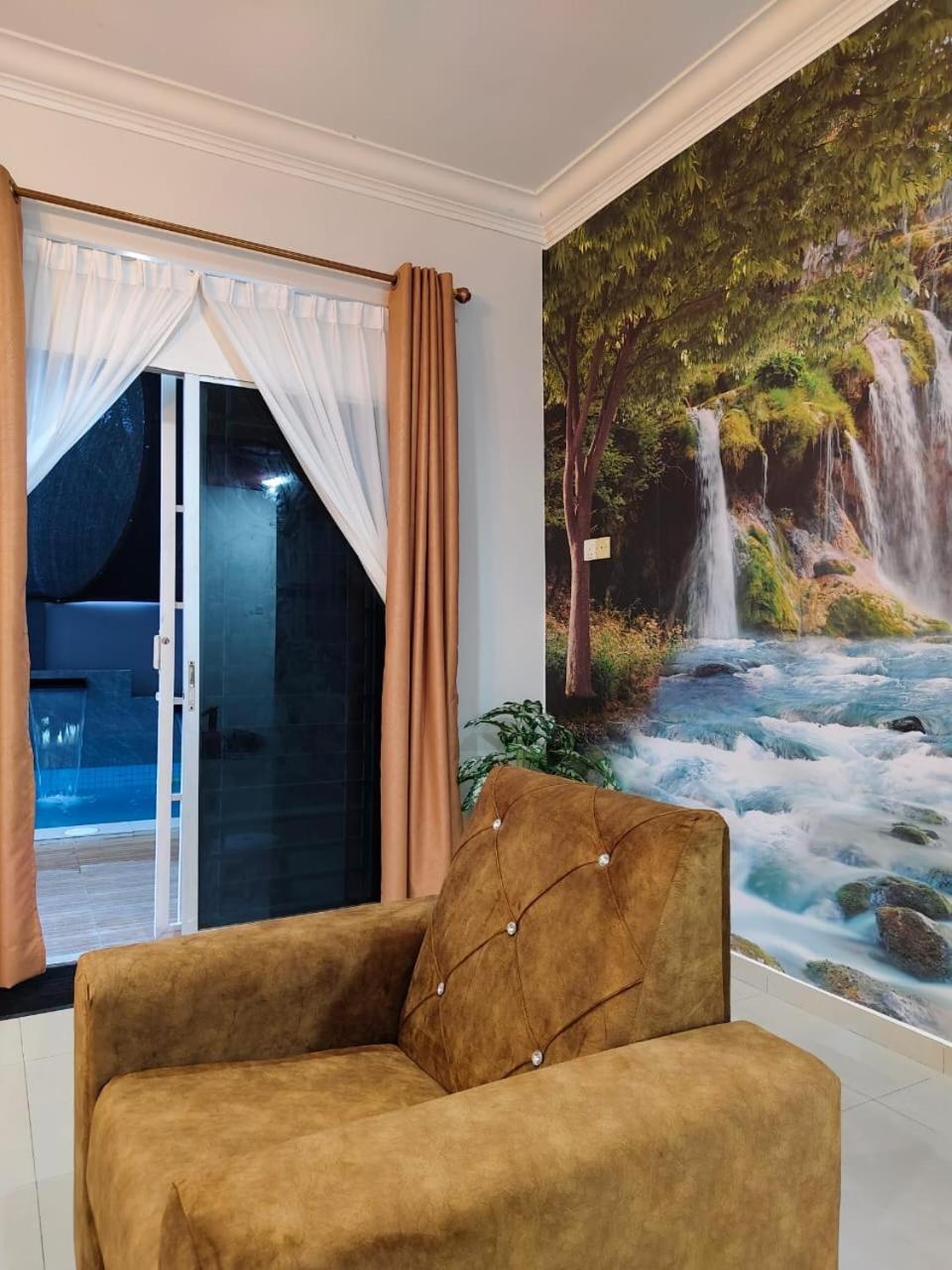 NASUHA HOMESTAY 1 TEMERLOH Semi-D House, 4 Bedroom, 3 Bathroom, 5 Unit Aircond, Free Wifi and Netflix, Near Hospital with Private Pool photo 5