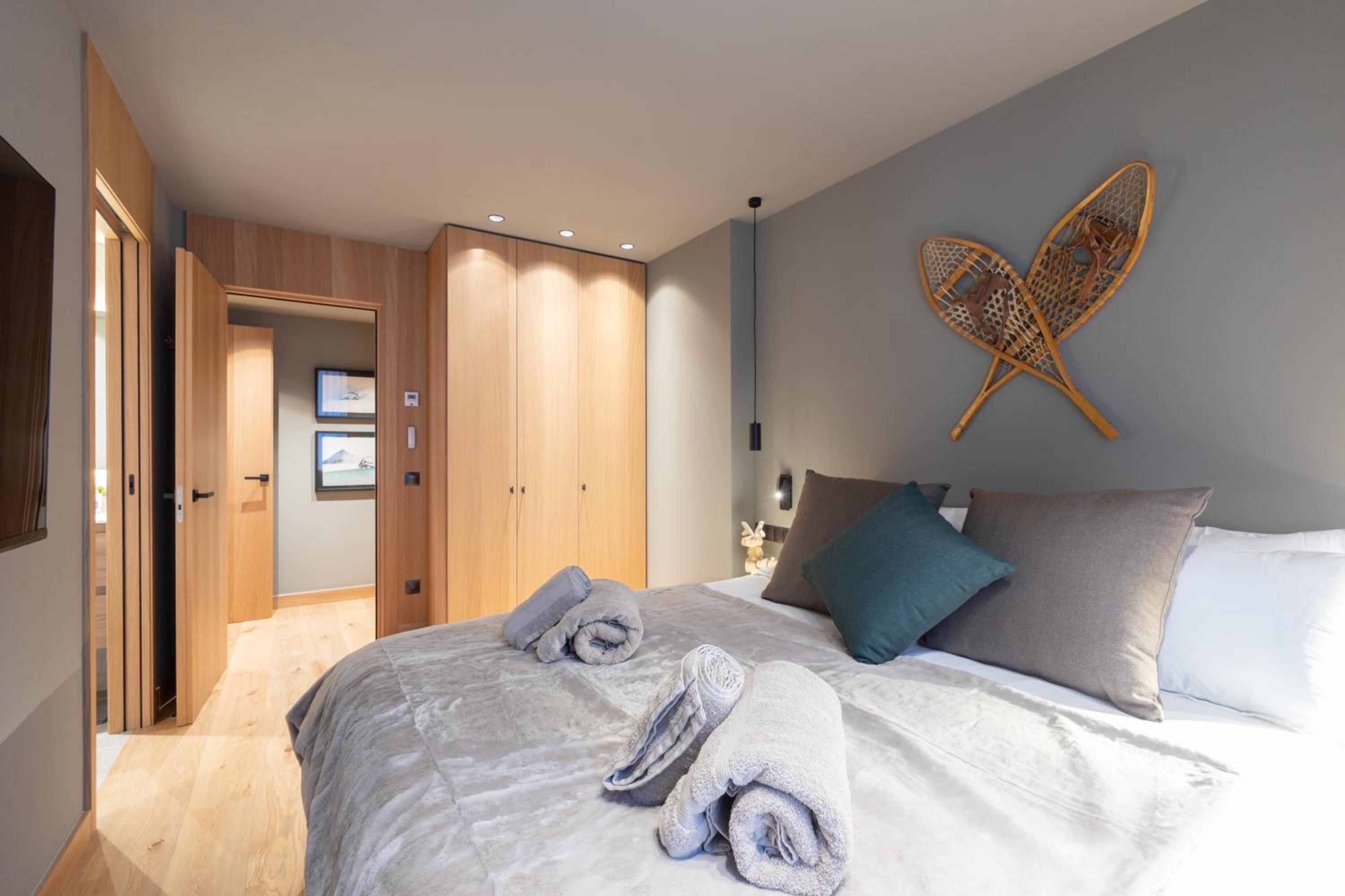 W ISARD LODGE 12 people Sauna Pool 1min Ski Lift