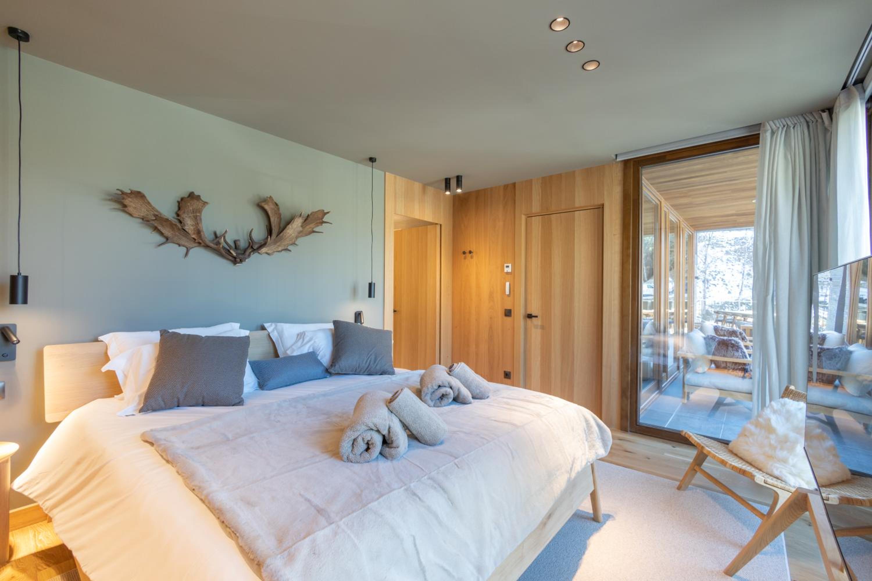 W ISARD LODGE 12 people Sauna Pool 1min Ski Lift