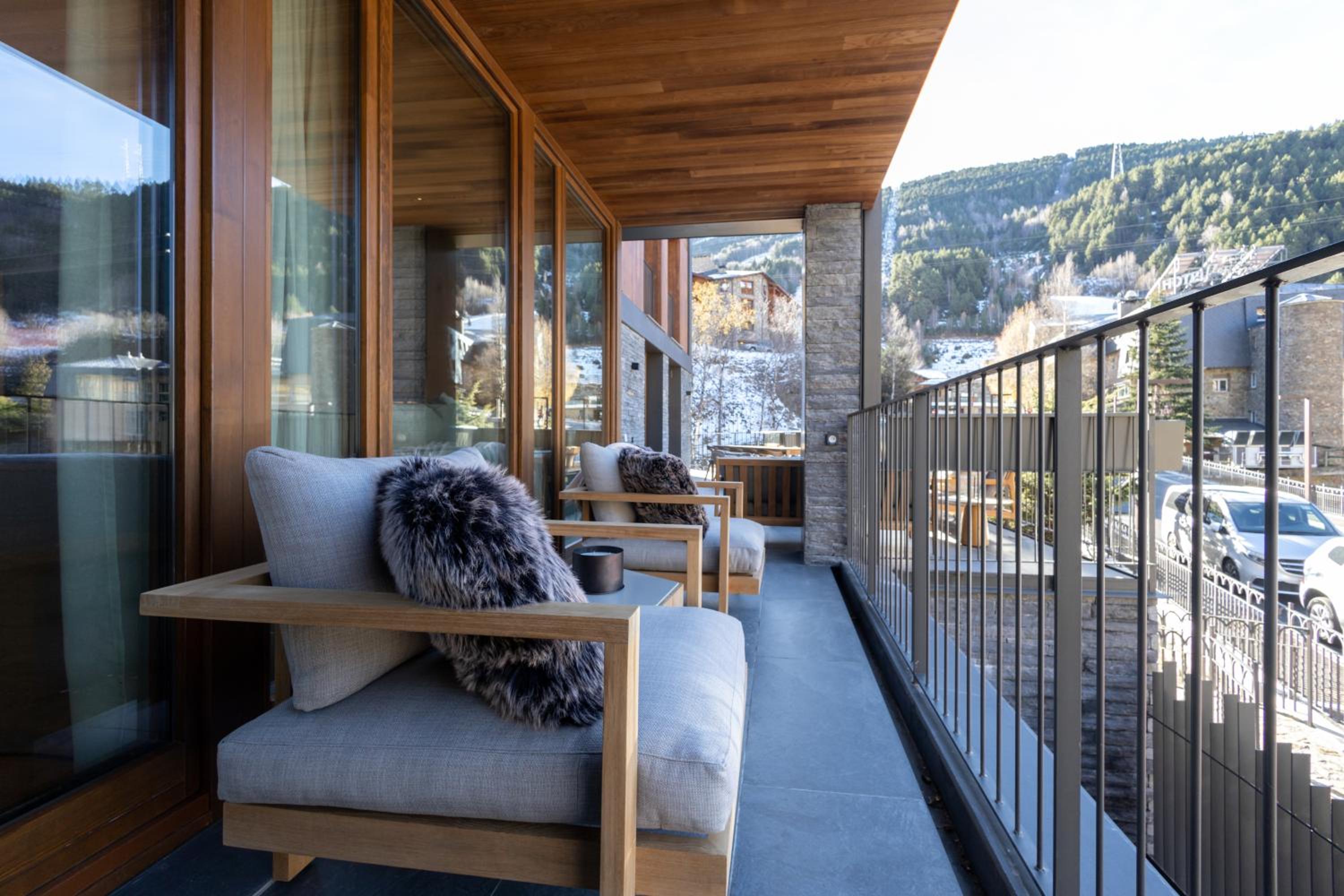 W ISARD LODGE 12 people Sauna Pool 1min Ski Lift
