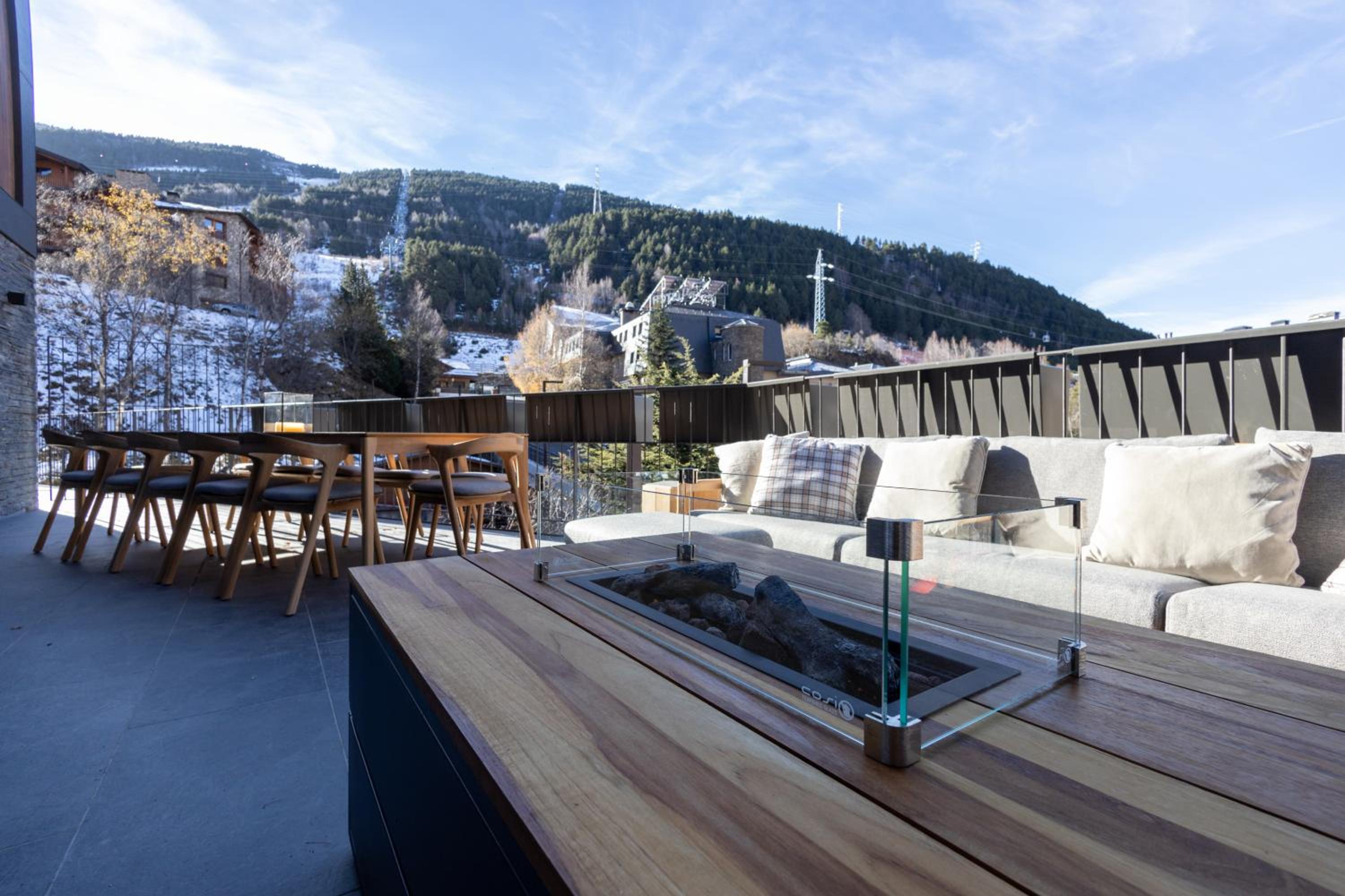 W ISARD LODGE 12 people Sauna Pool 1min Ski Lift