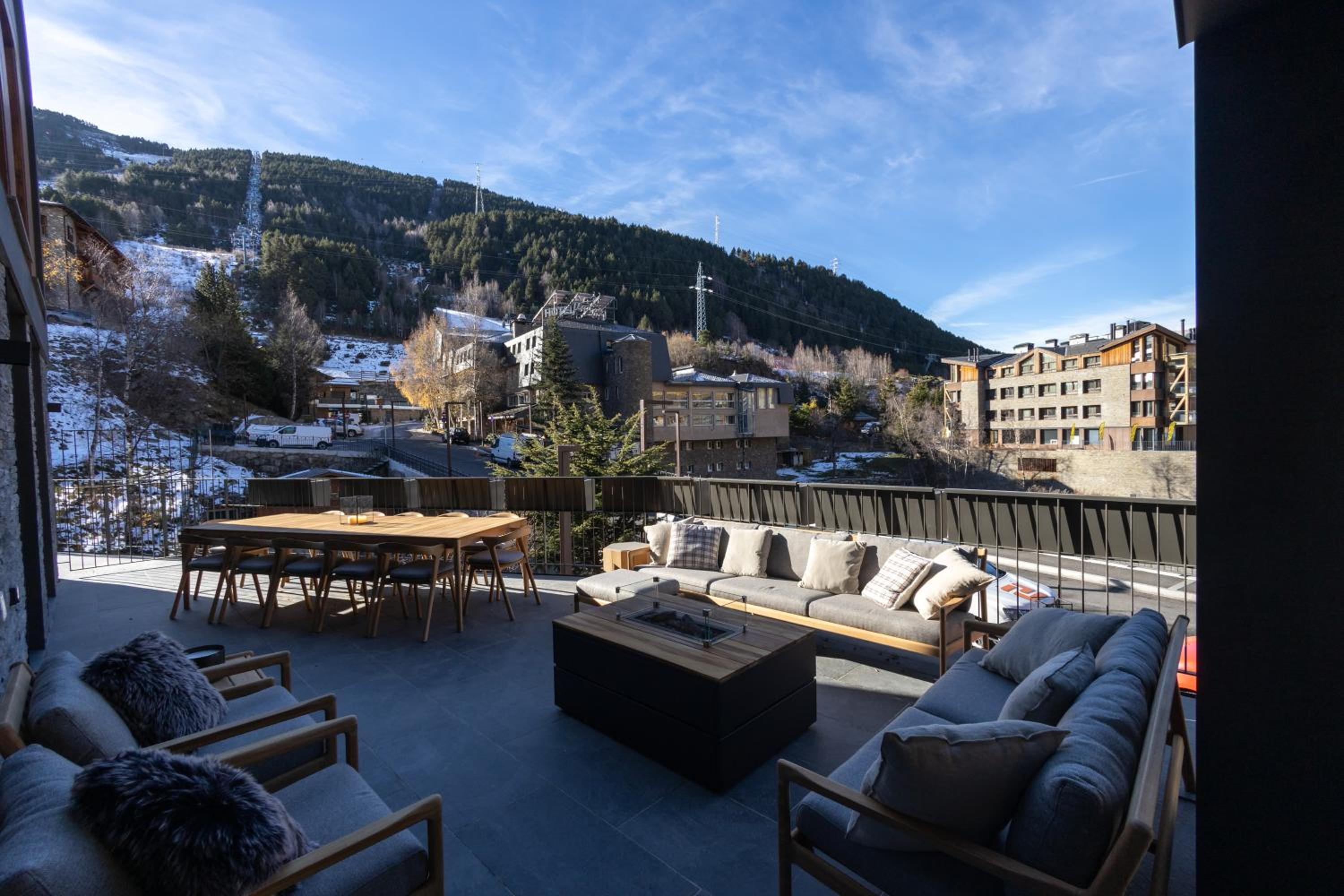 W ISARD LODGE 12 people Sauna Pool 1min Ski Lift