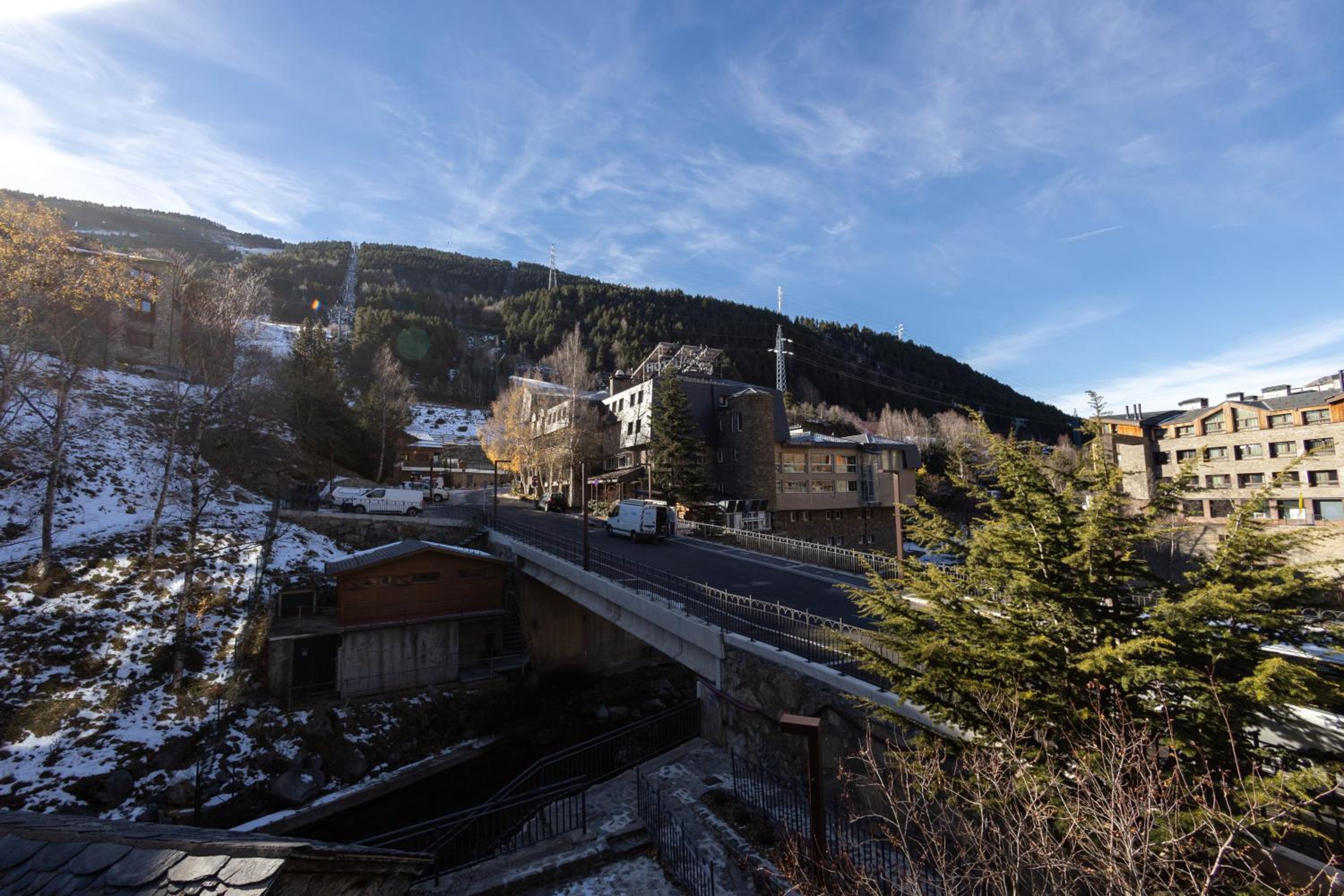 W ISARD LODGE 12 people Sauna Pool 1min Ski Lift