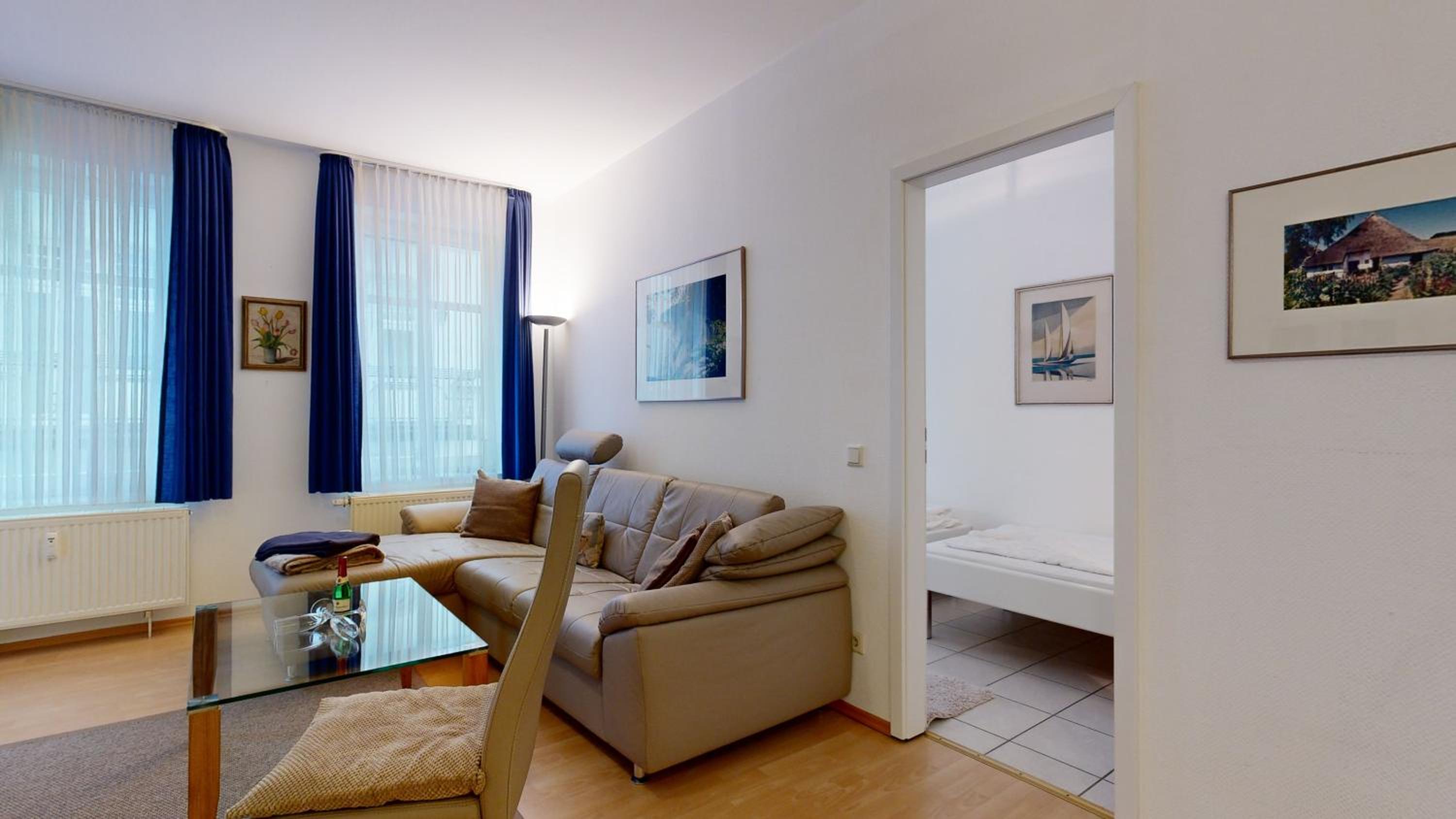 Villa Strandblick in Binz, FeWo direkt am Strand mit Balkon und seitlichem Meerblick