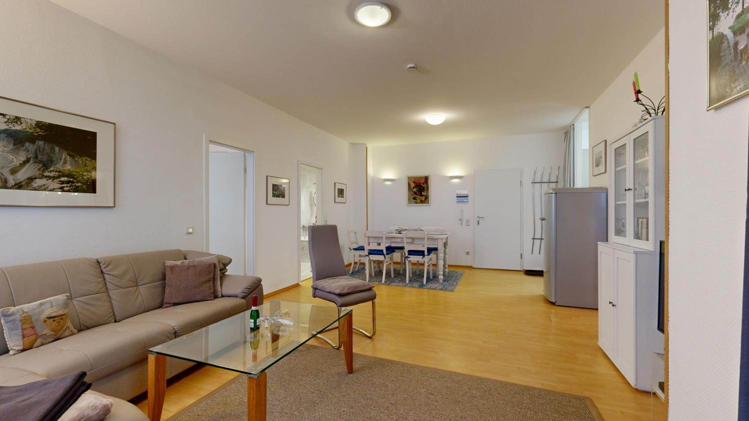 Villa Strandblick in Binz, FeWo direkt am Strand mit Balkon und seitlichem Meerblick