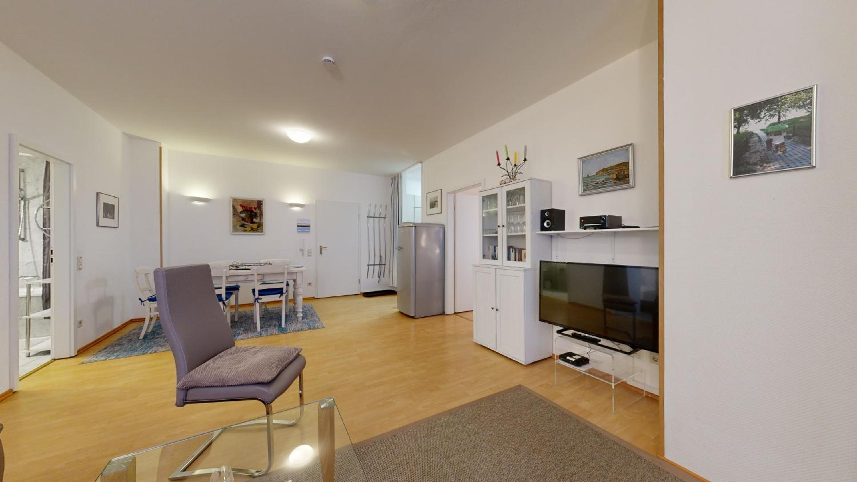 Villa Strandblick in Binz, FeWo direkt am Strand mit Balkon und seitlichem Meerblick