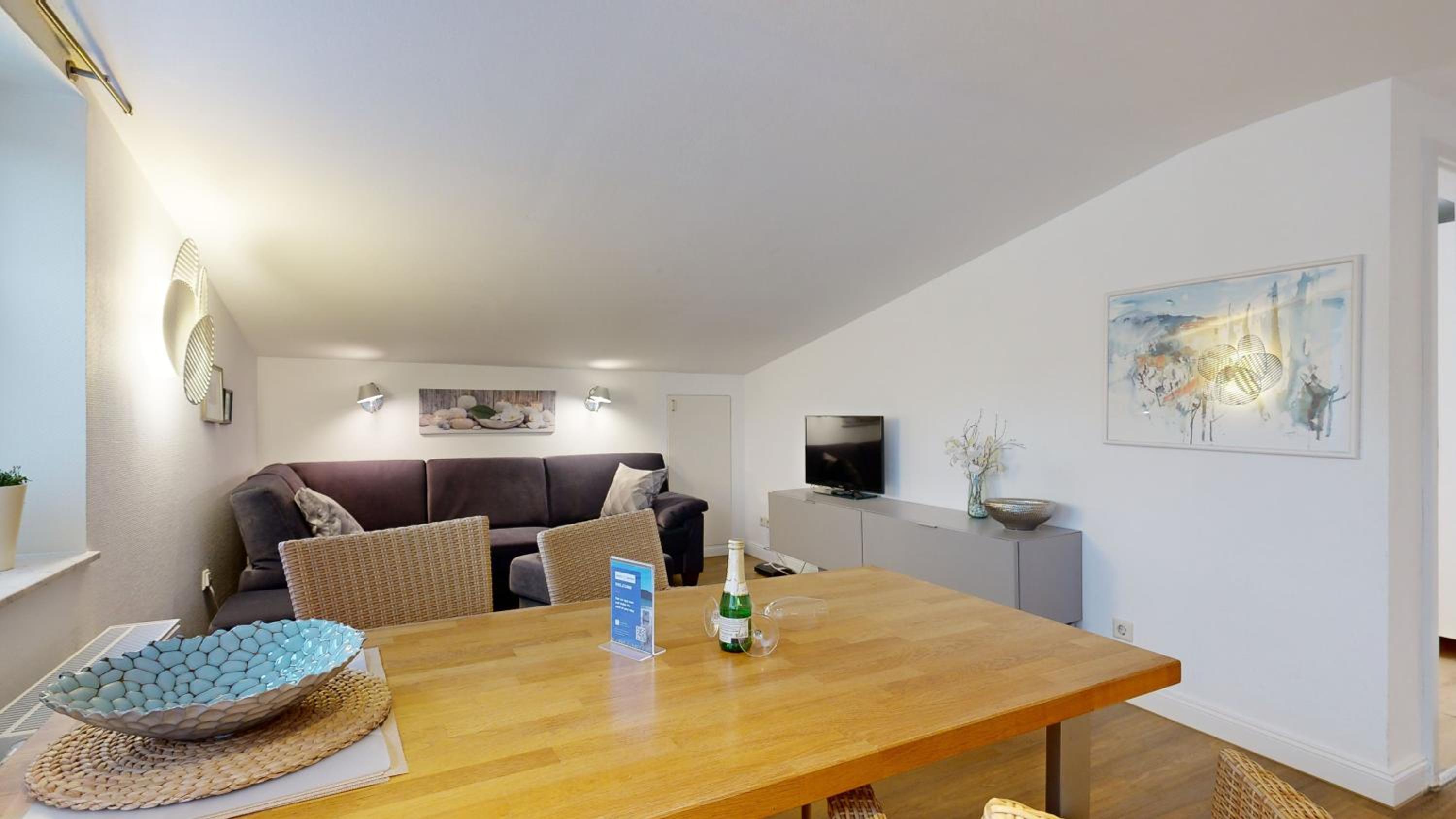 Villa Strandblick in Binz, FeWo direkt am Strand mit Balkon und seitlichem Meerblick