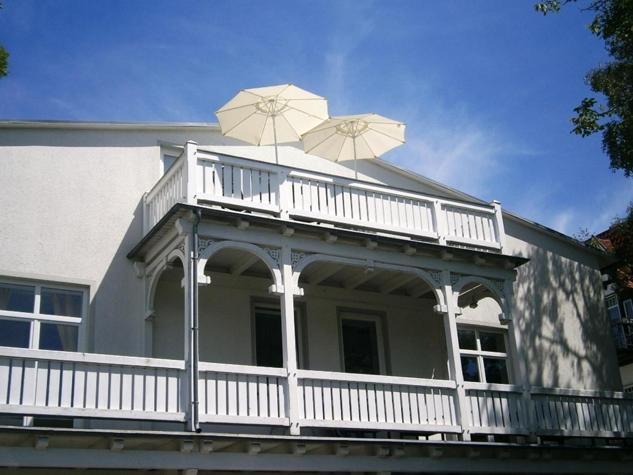 Villa Strandblick in Binz, FeWo direkt am Strand mit Balkon und seitlichem Meerblick