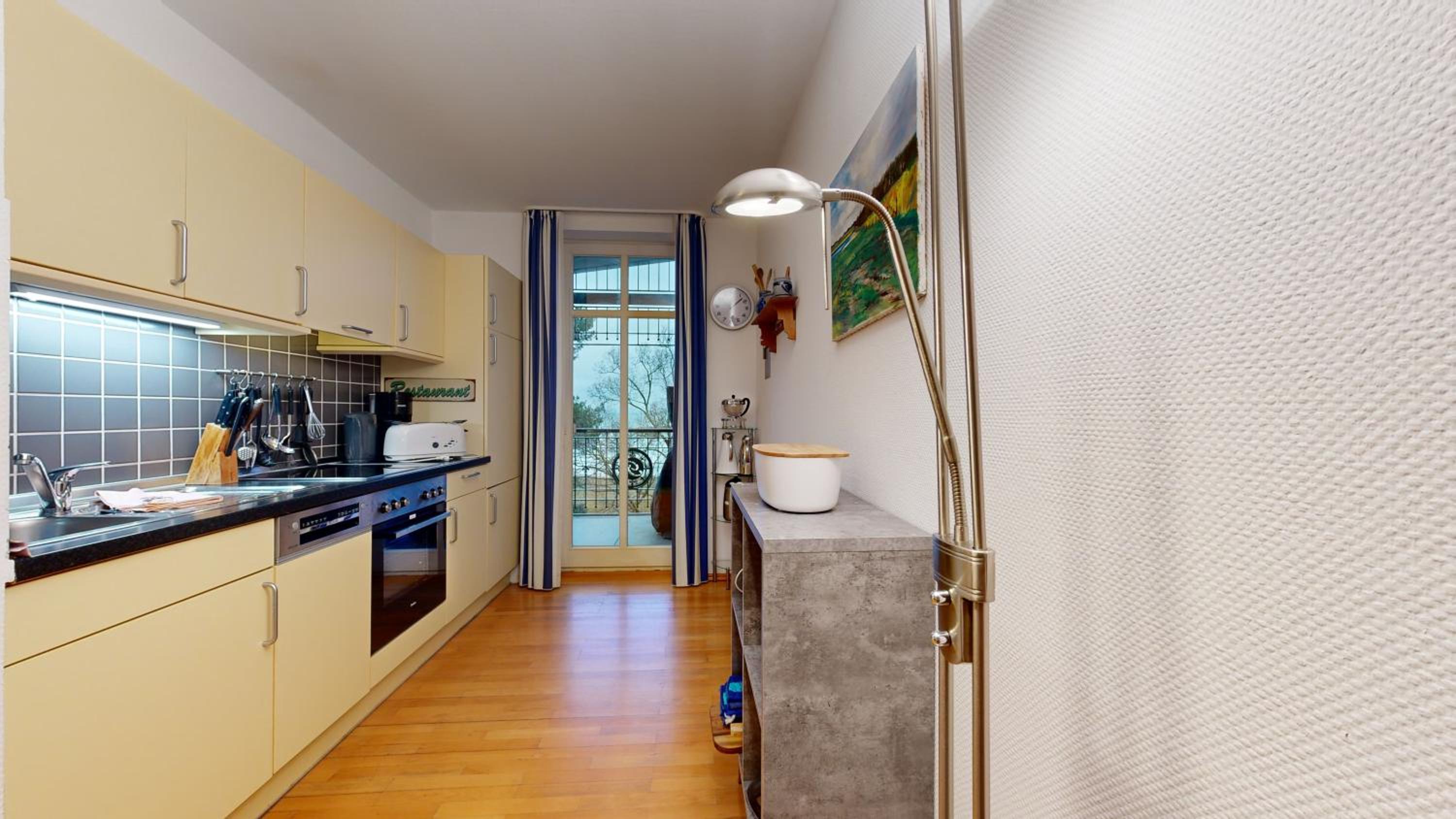 Villa Strandblick in Binz, FeWo direkt am Strand mit Balkon und seitlichem Meerblick