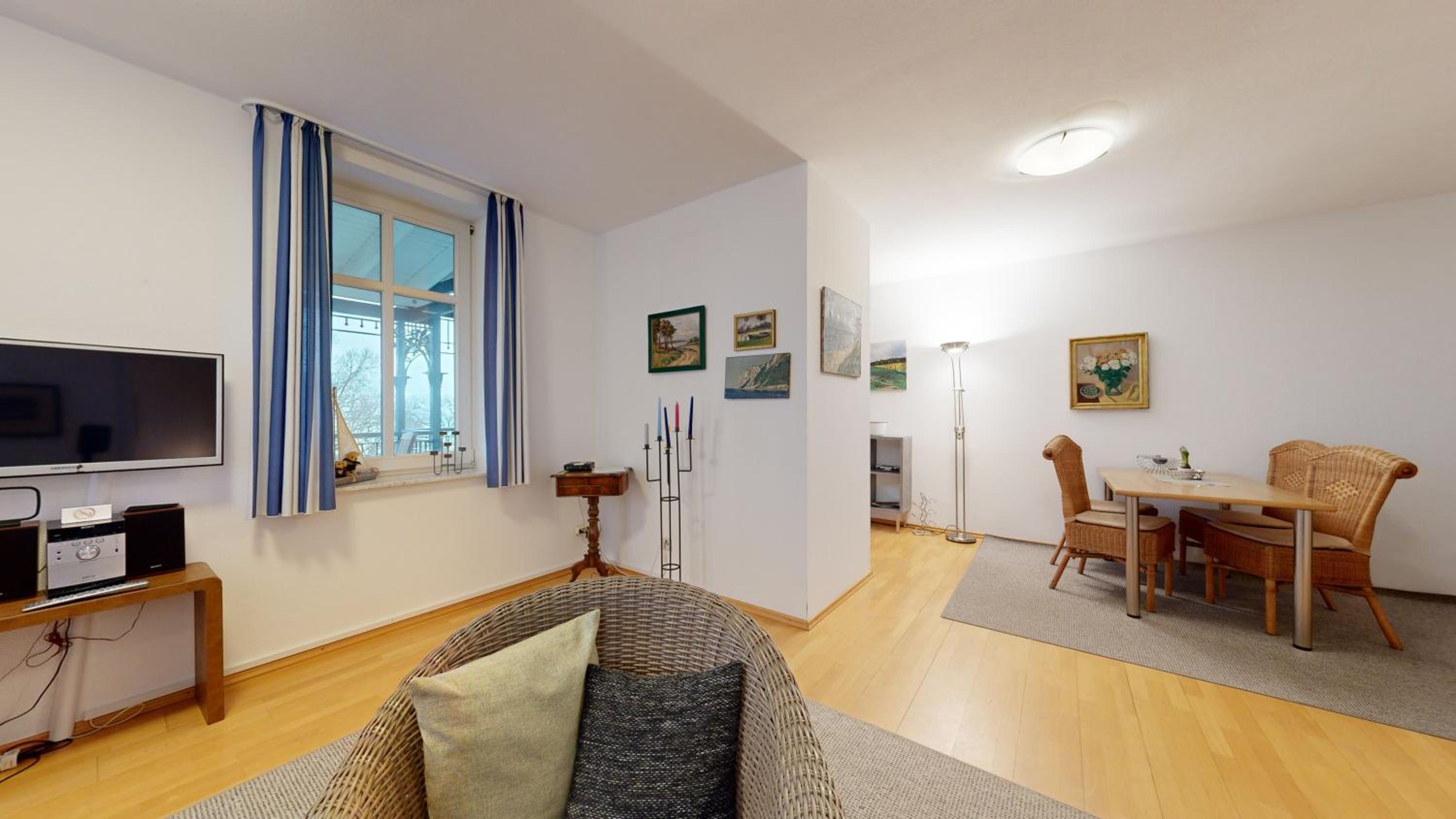 Villa Strandblick in Binz, FeWo direkt am Strand mit Balkon und seitlichem Meerblick