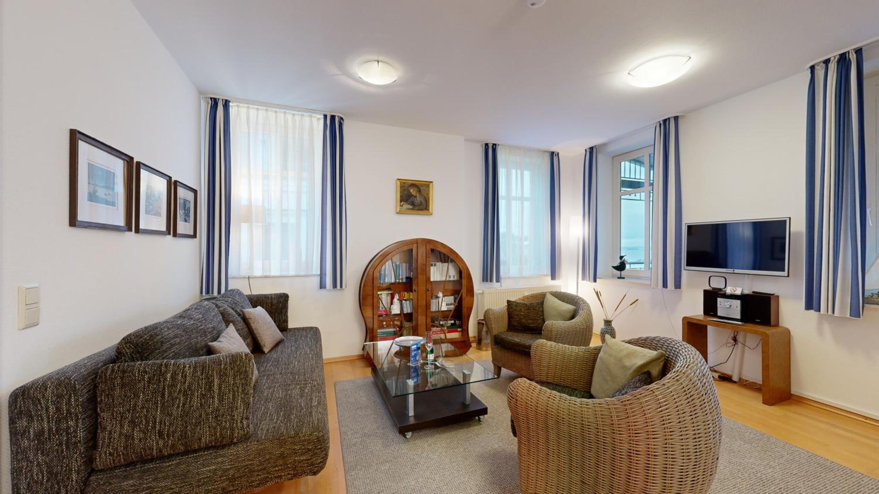 Villa Strandblick in Binz, FeWo direkt am Strand mit Balkon und seitlichem Meerblick