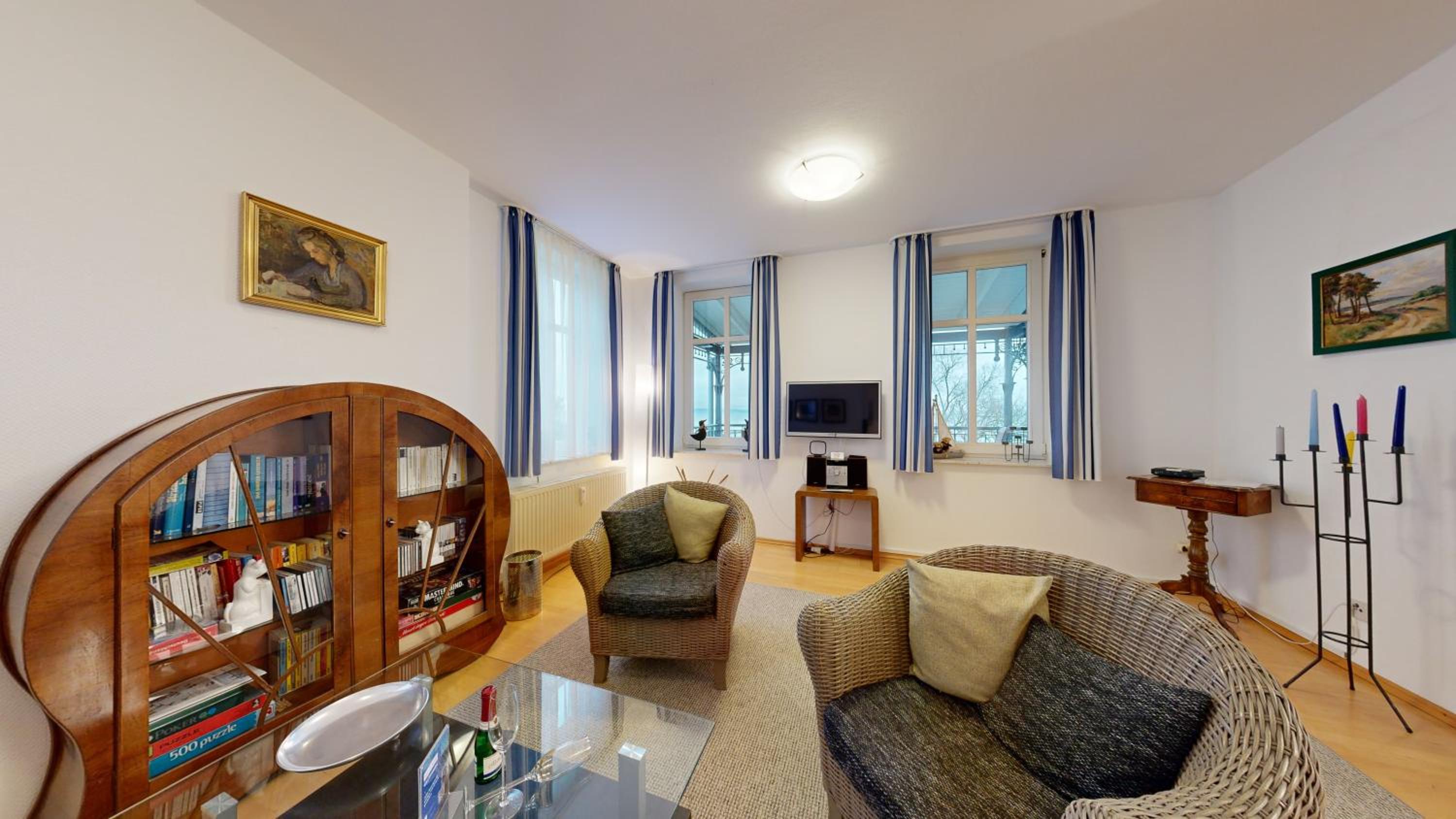 Villa Strandblick in Binz, FeWo direkt am Strand mit Balkon und seitlichem Meerblick