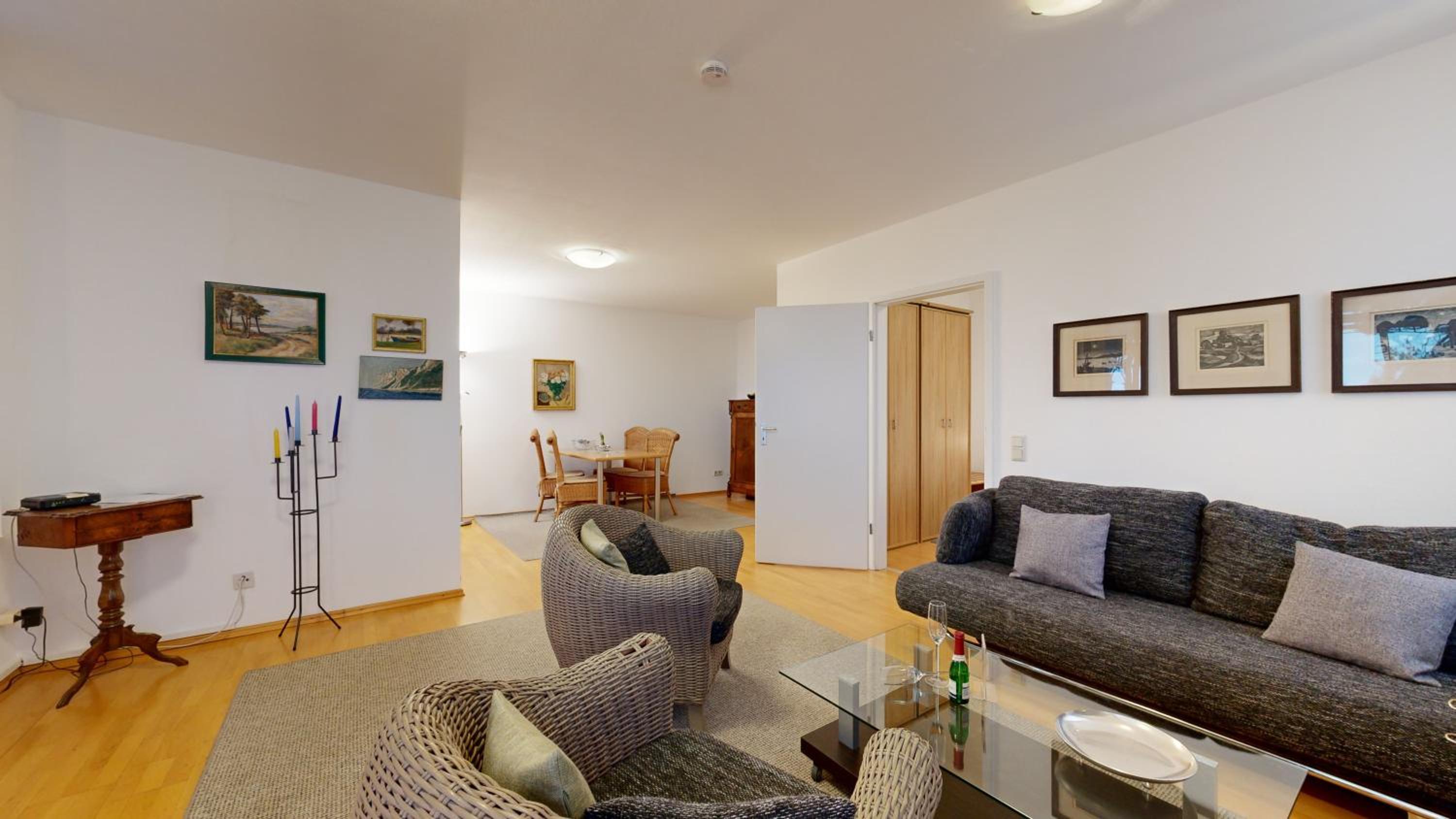 Villa Strandblick in Binz, FeWo direkt am Strand mit Balkon und seitlichem Meerblick