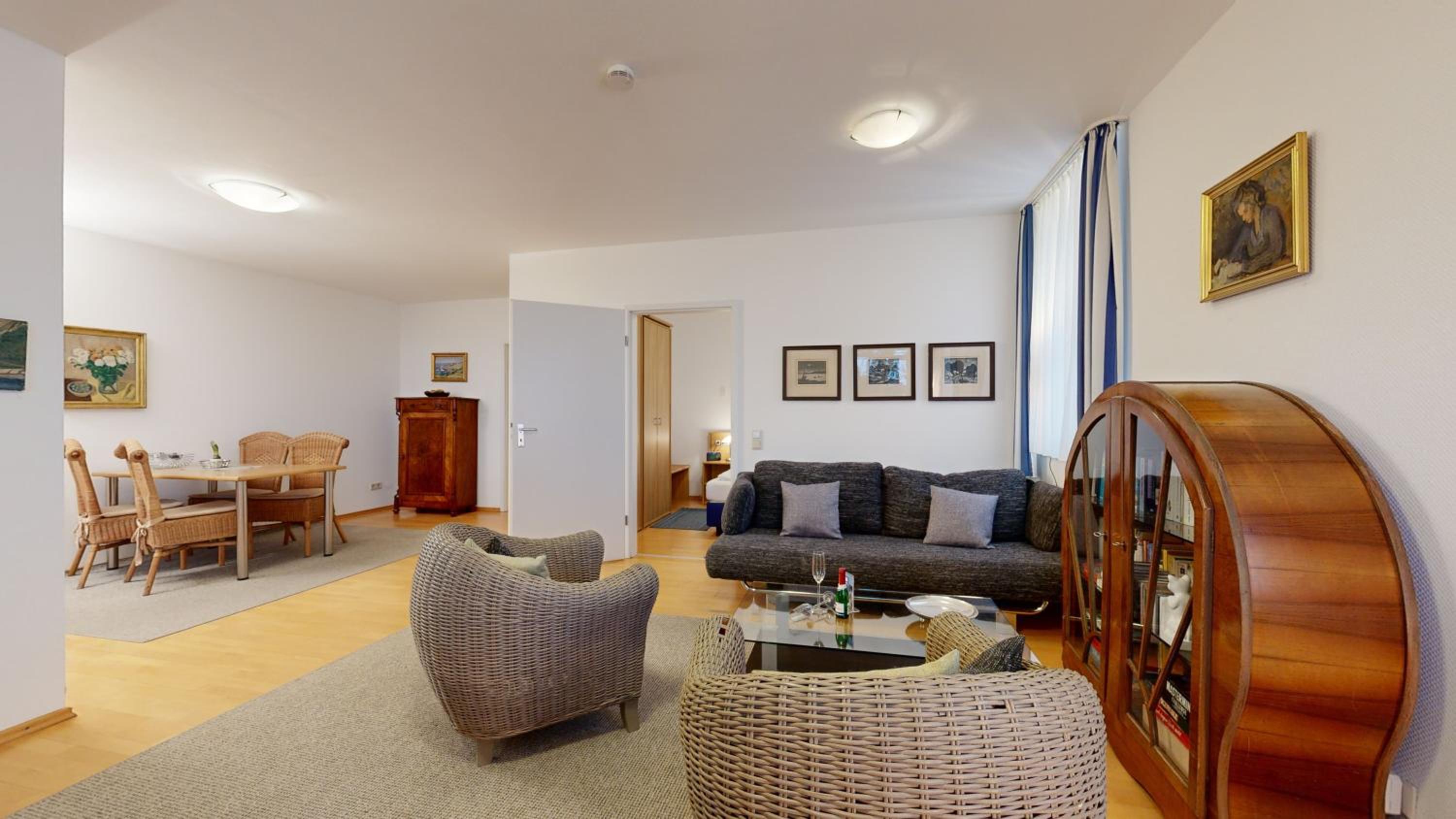 Villa Strandblick in Binz, FeWo direkt am Strand mit Balkon und seitlichem Meerblick
