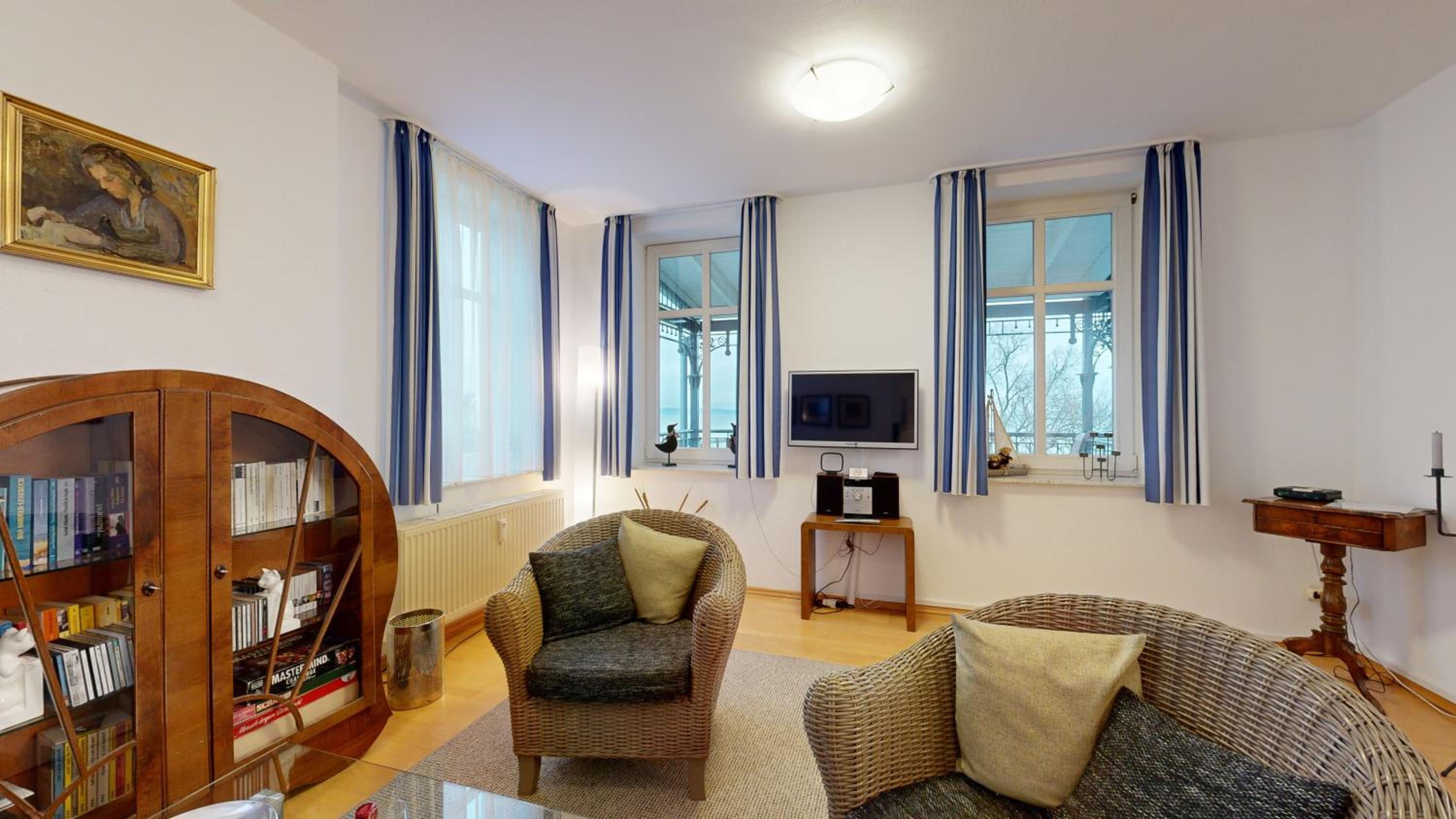 Villa Strandblick in Binz, FeWo direkt am Strand mit Balkon und seitlichem Meerblick
