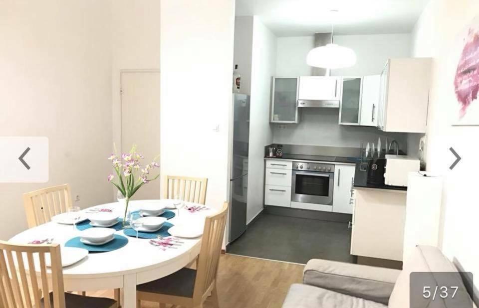 FlatMetro Rooms