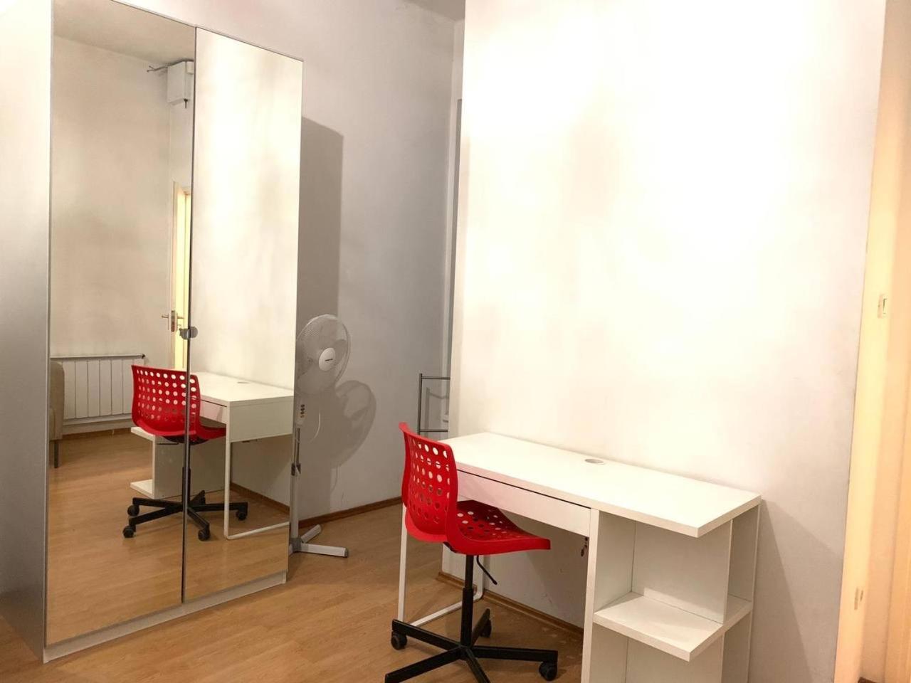 FlatMetro Rooms