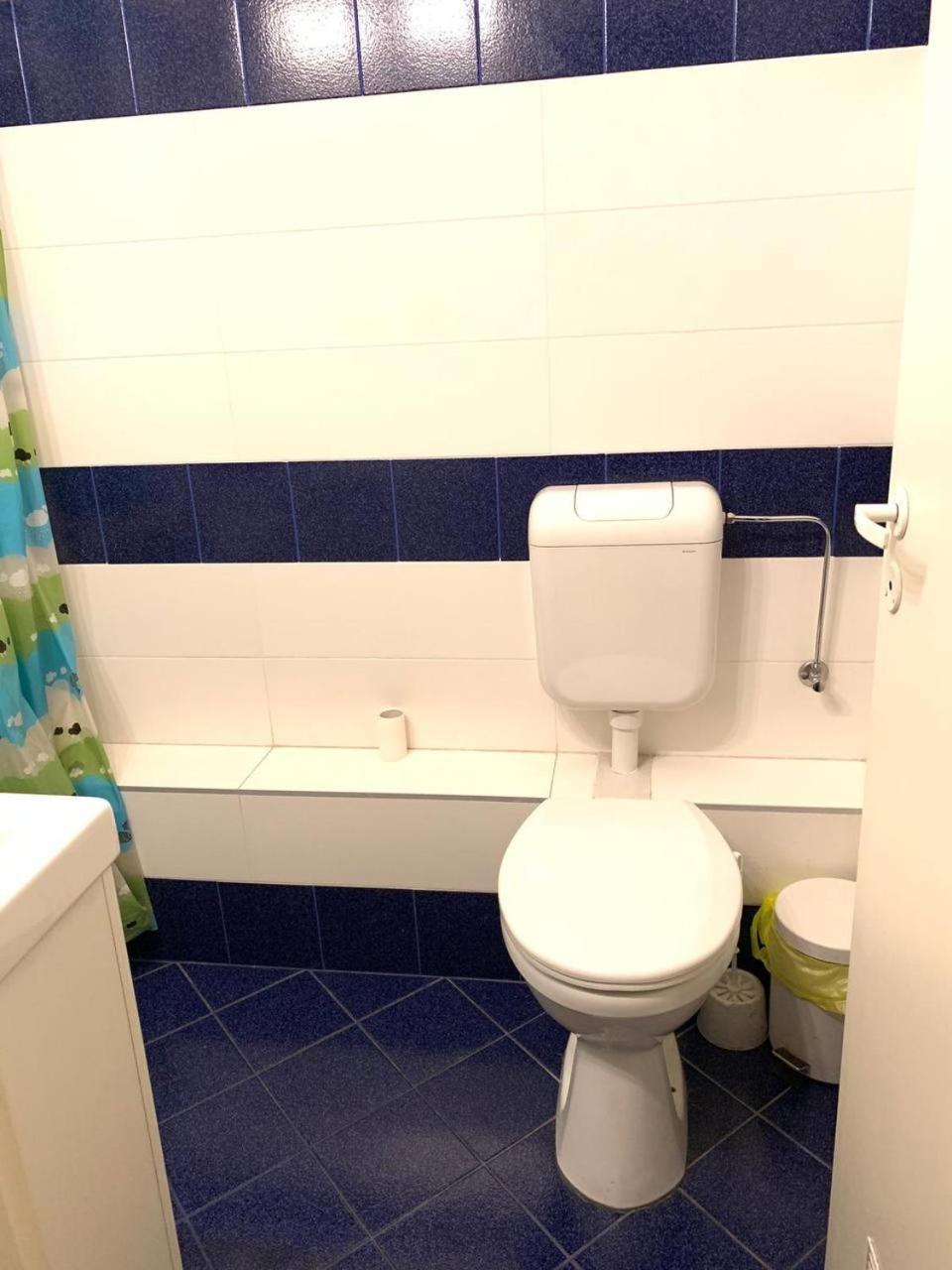 FlatMetro Rooms