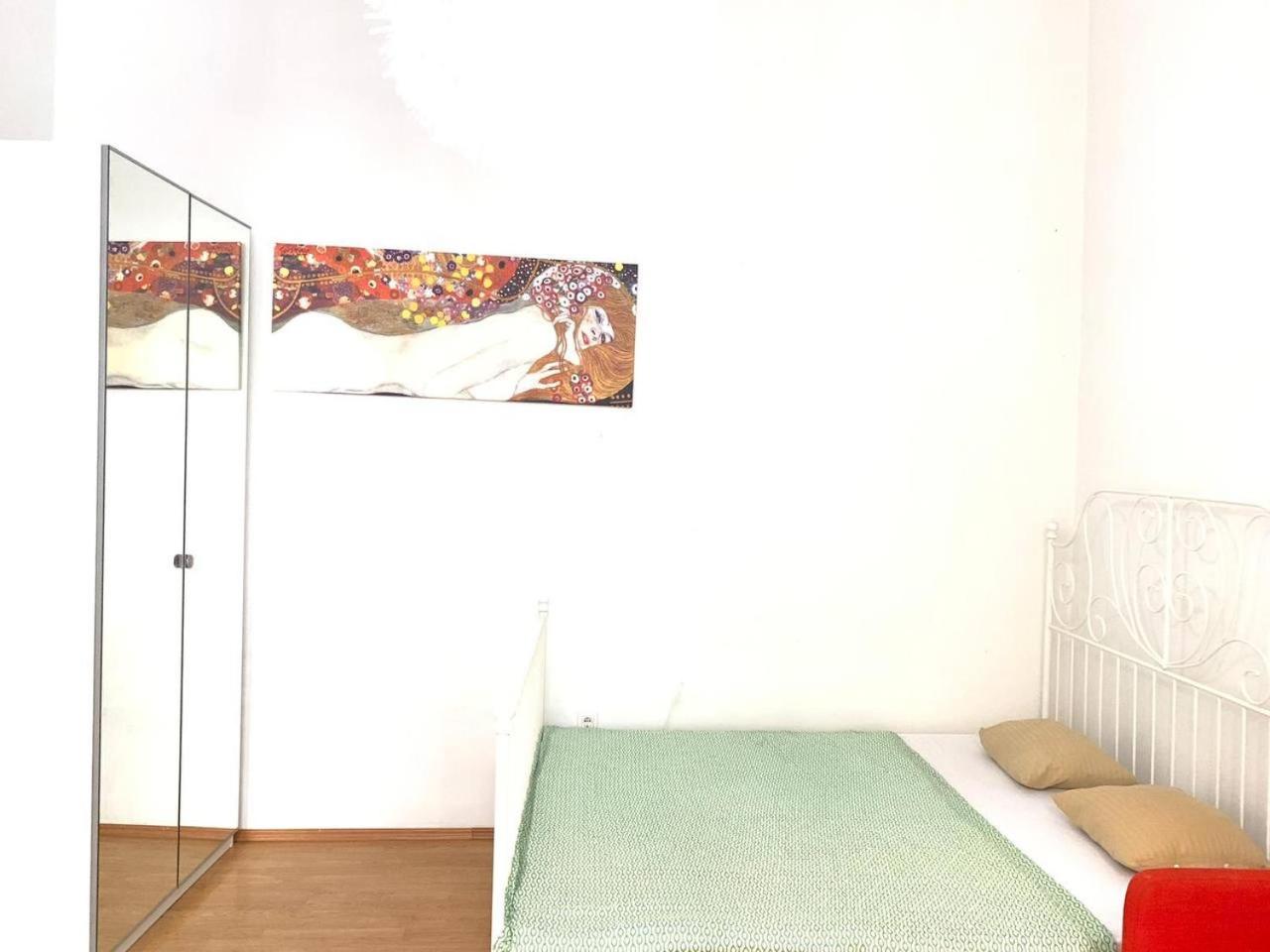FlatMetro Rooms