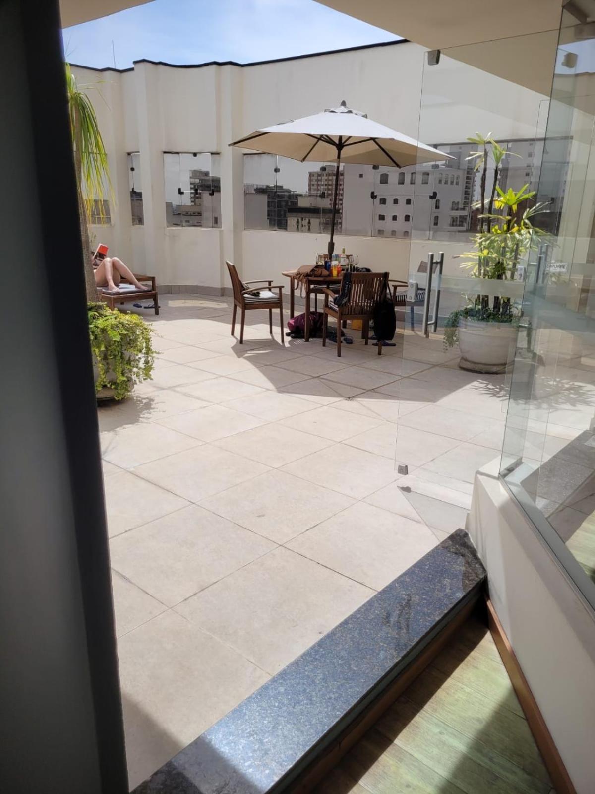 Flat Rua Haddock Lobo 867 com 2 Quartos e Sacada e Enxoval