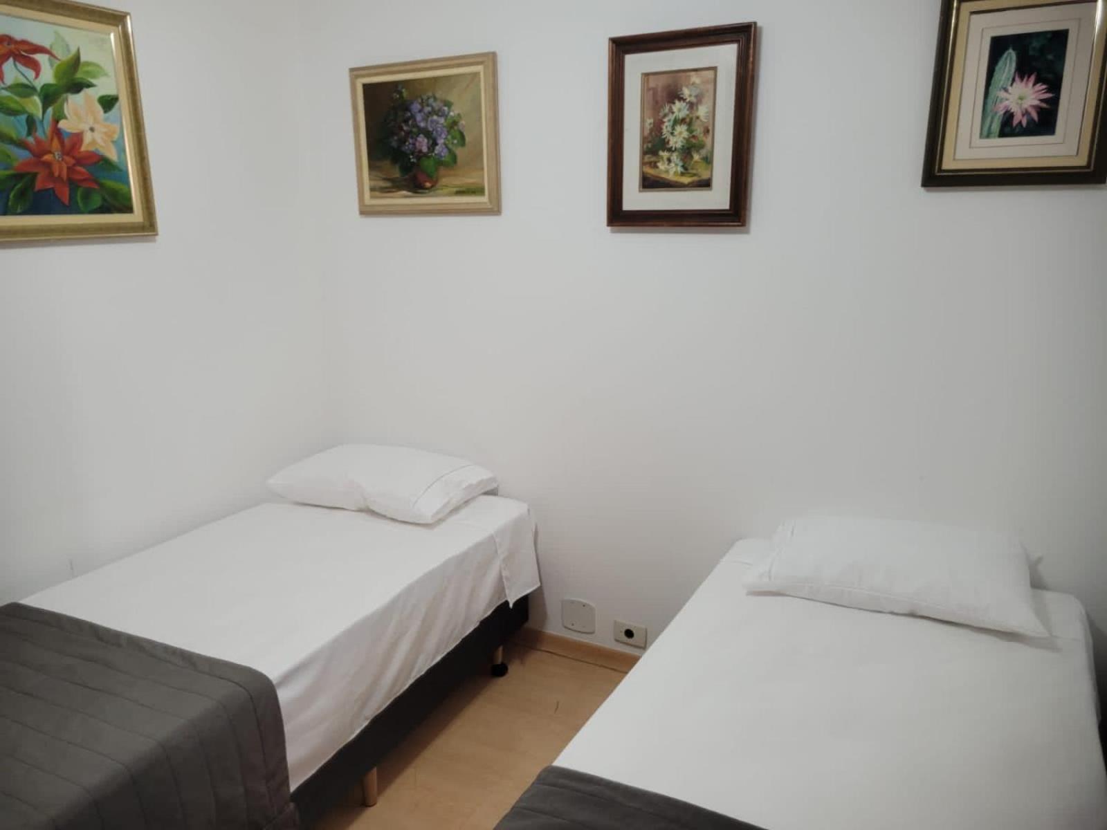 Flat Rua Haddock Lobo 867 com 2 Quartos e Sacada e Enxoval
