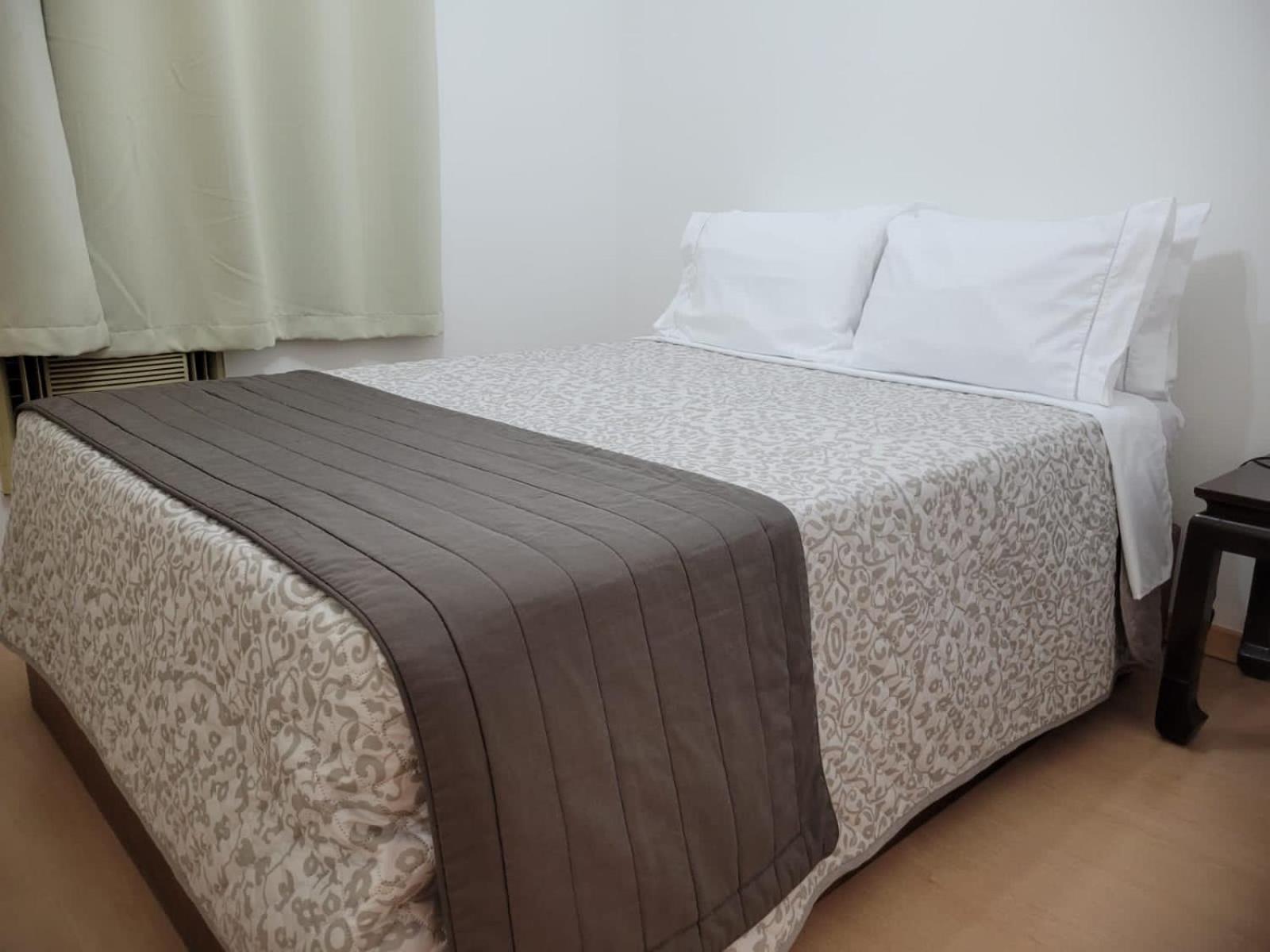 Flat Rua Haddock Lobo 867 com 2 Quartos e Sacada e Enxoval