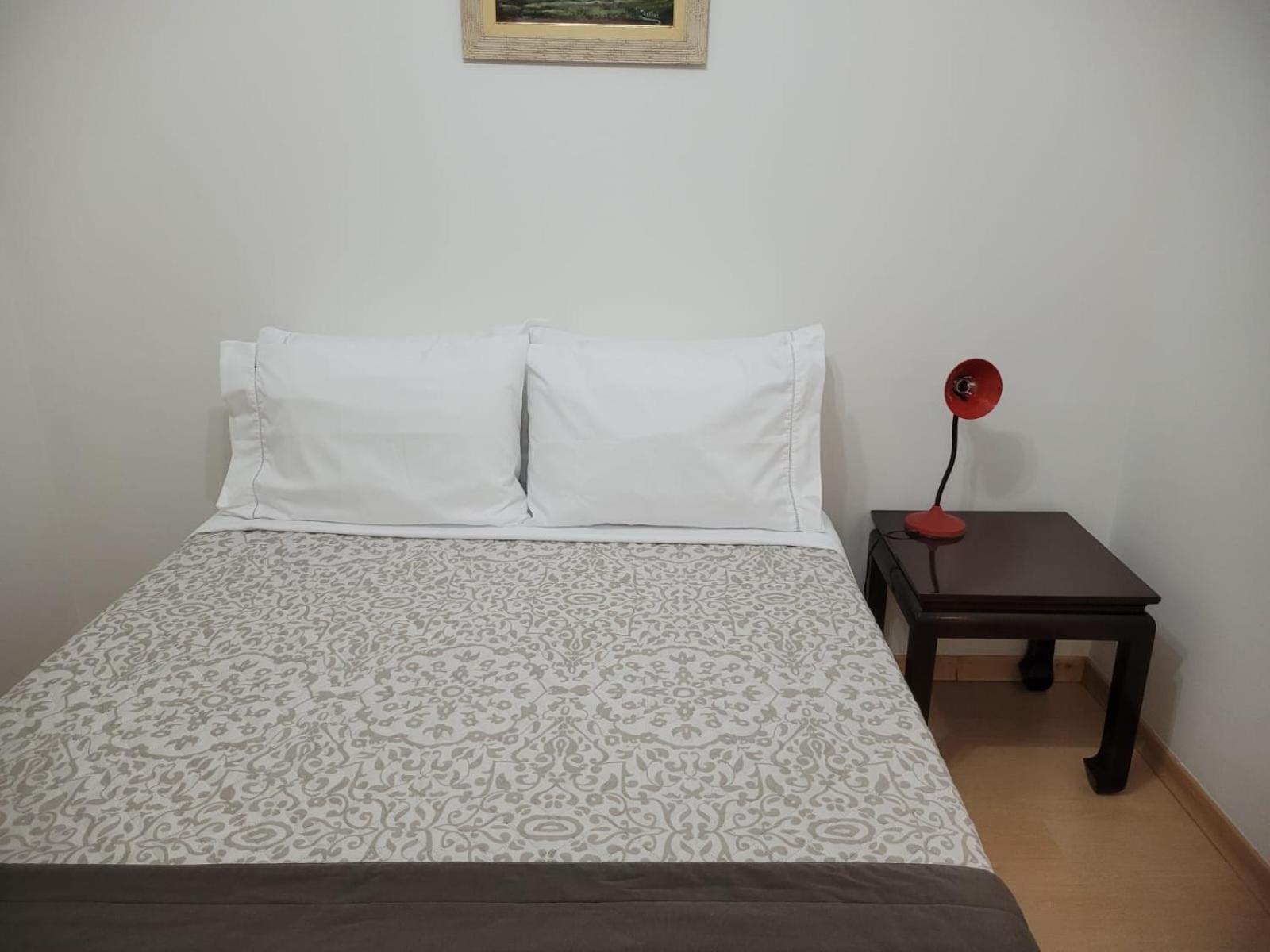 Flat Rua Haddock Lobo 867 com 2 Quartos e Sacada e Enxoval