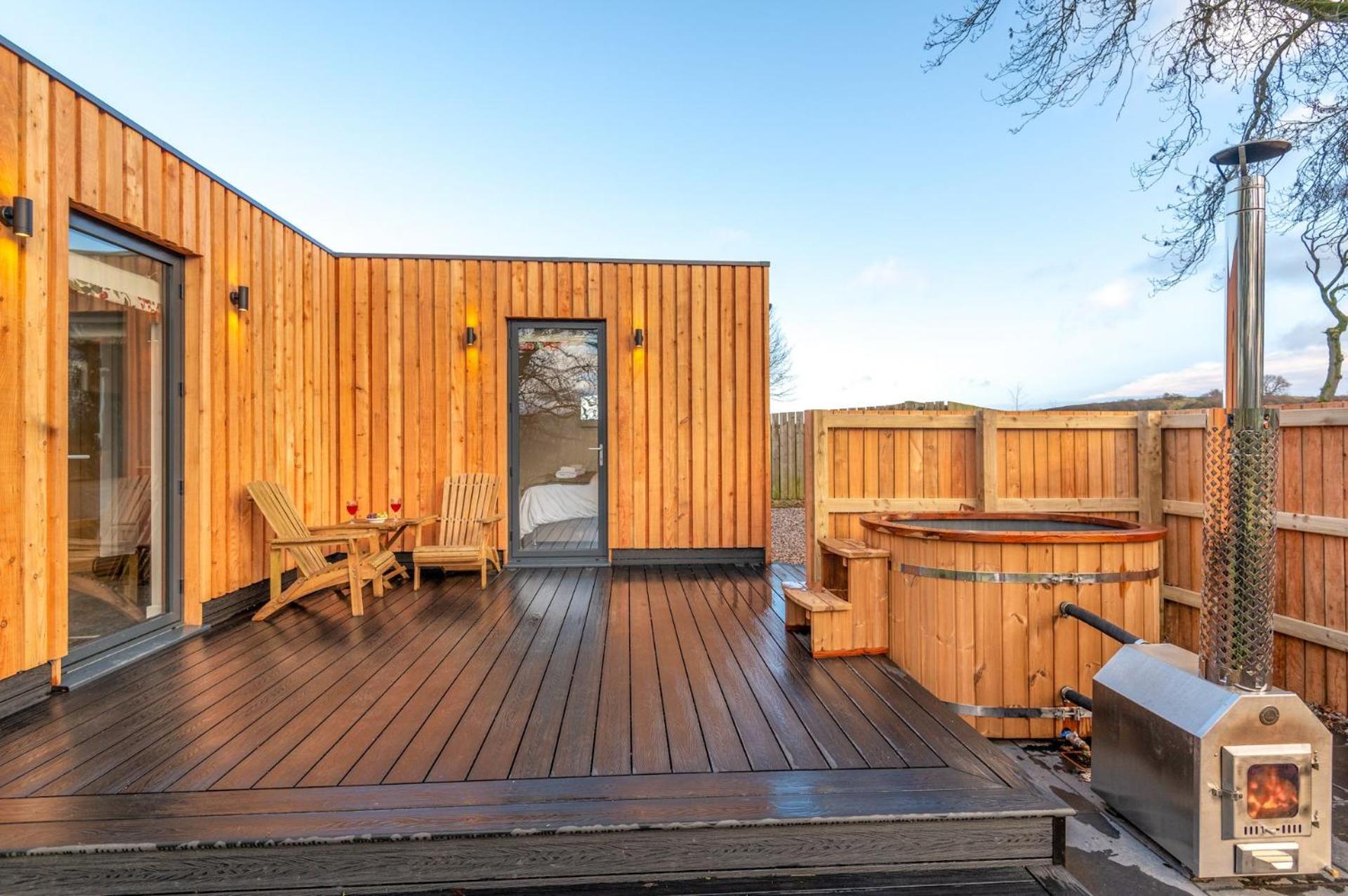 Crocus Penruddock, dog & eco friendly lodge with hot tub
