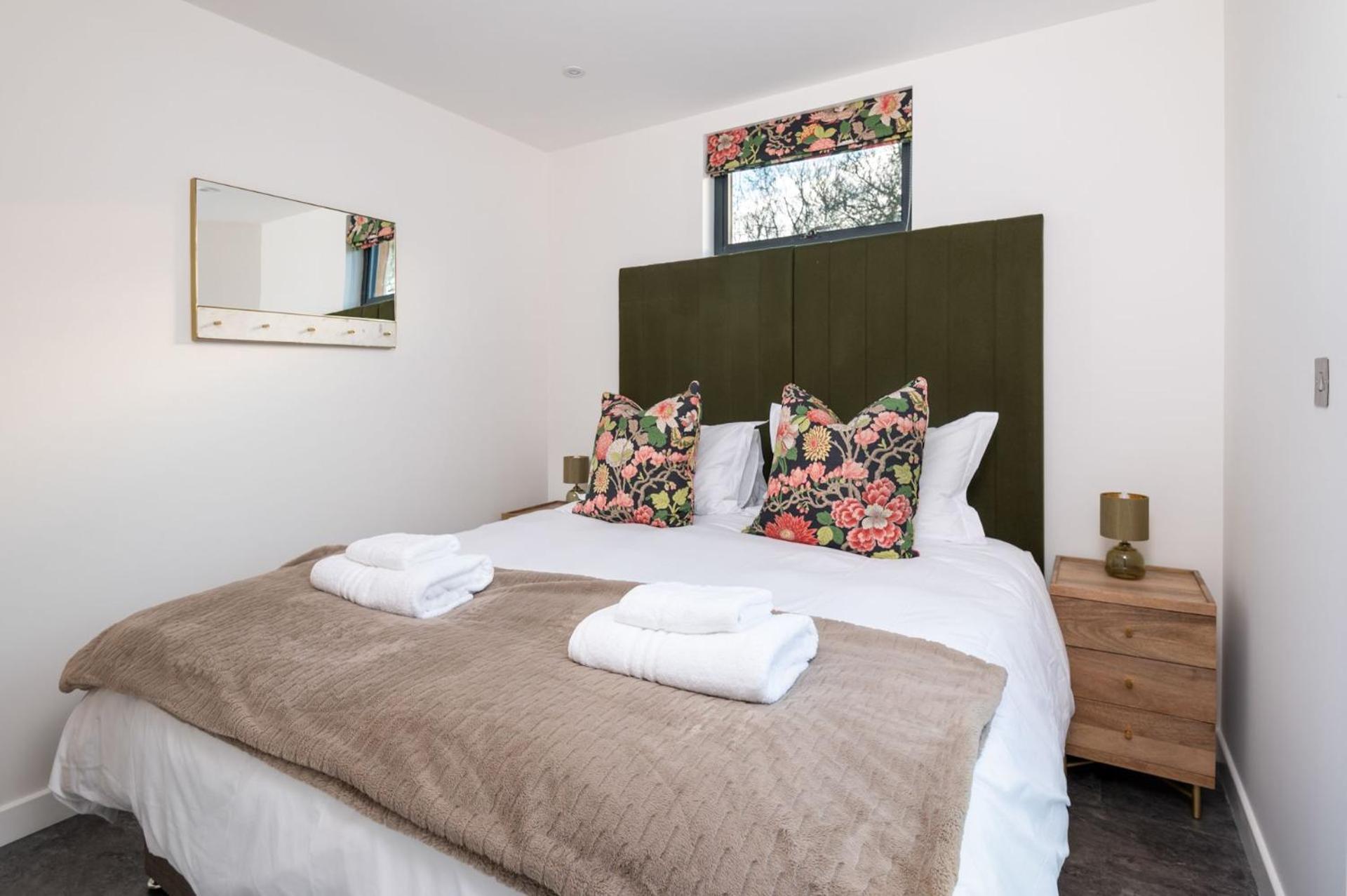 Crocus Penruddock, dog & eco friendly lodge with hot tub
