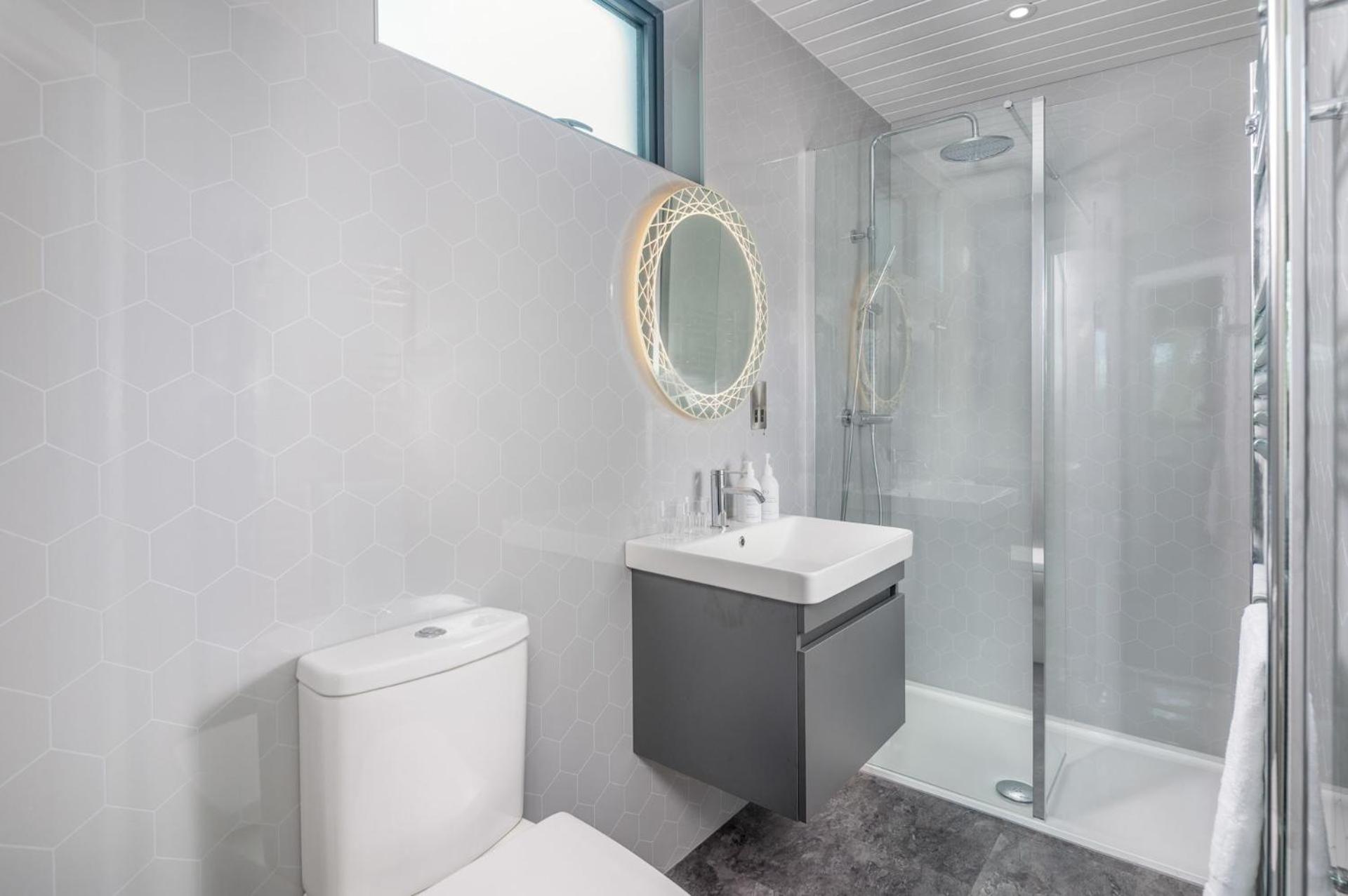 Crocus Penruddock, dog & eco friendly lodge with hot tub