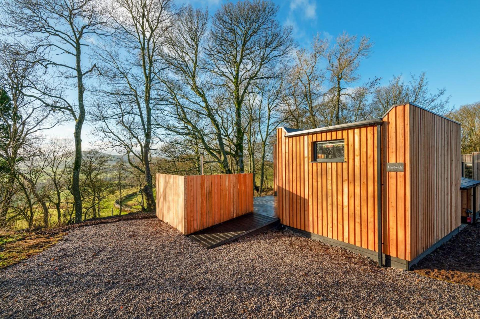 Crocus Penruddock, dog & eco friendly lodge with hot tub