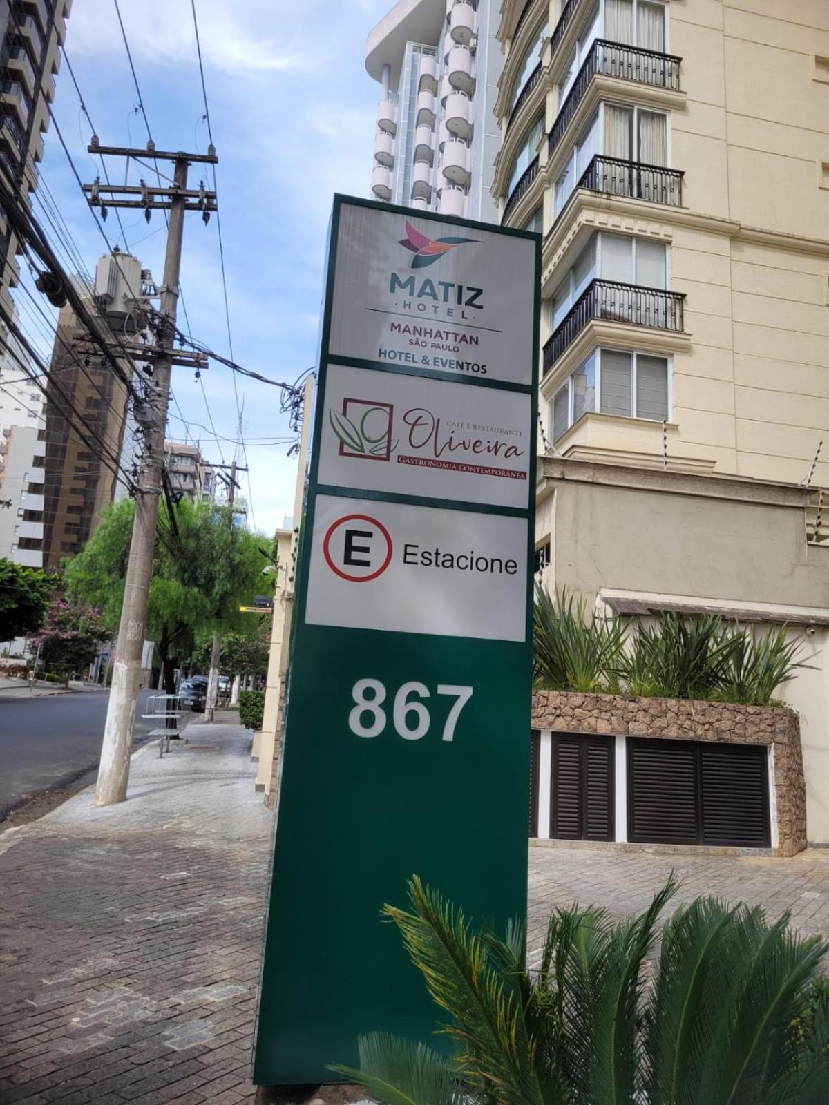 Flat Rua Haddock Lobo 867 com 2 Quartos e Sacada e Enxoval