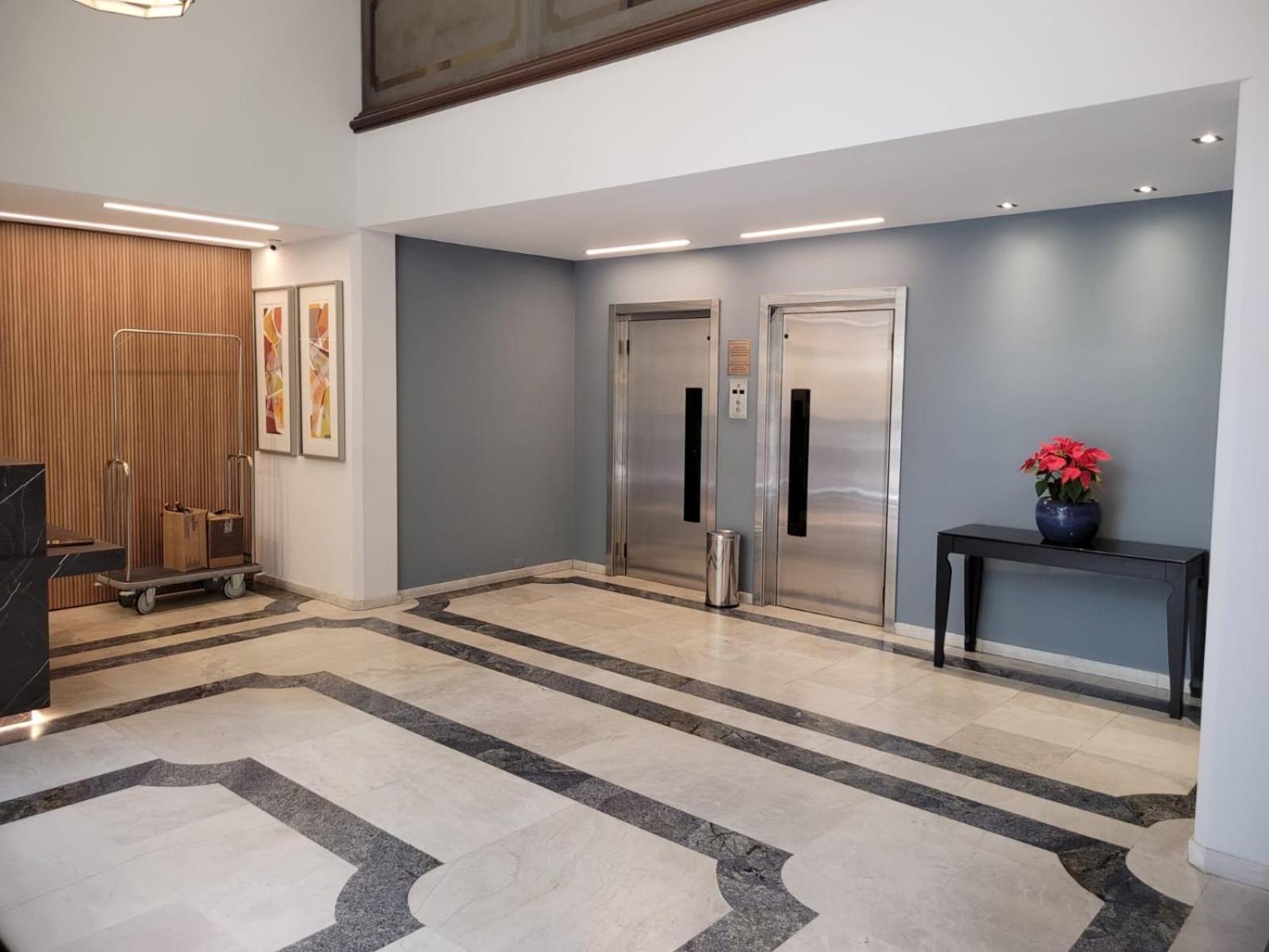 Flat Rua Haddock Lobo 867 com 2 Quartos e Sacada e Enxoval