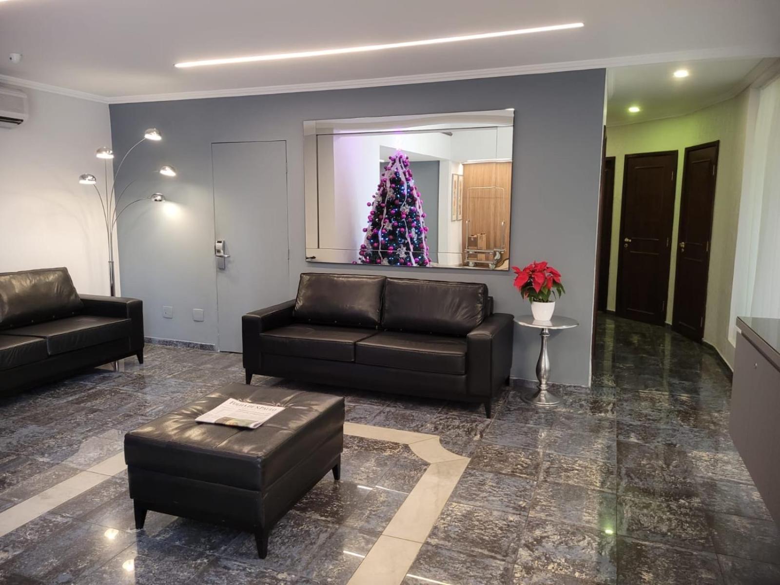 Flat Rua Haddock Lobo 867 com 2 Quartos e Sacada e Enxoval