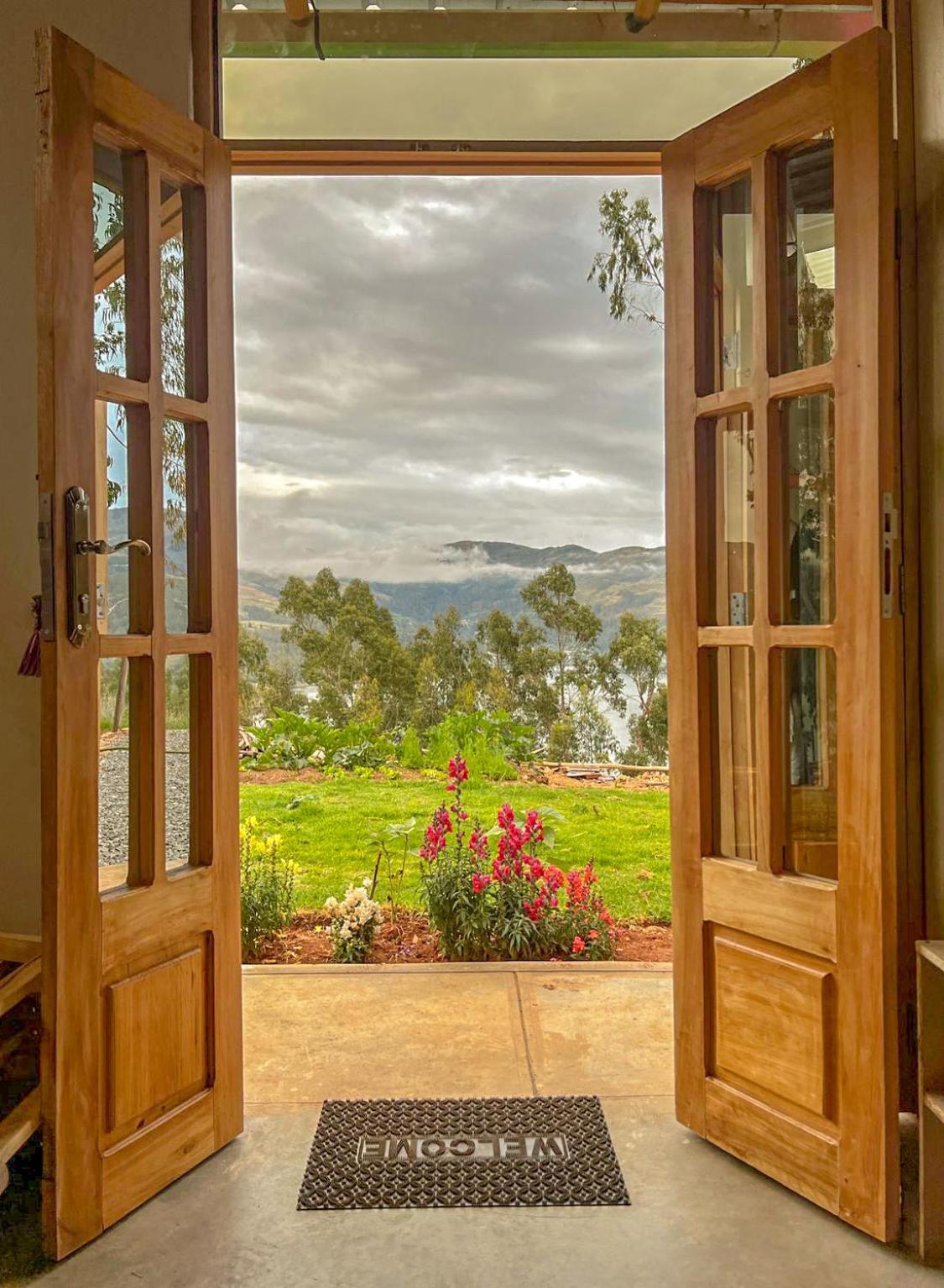Linda Casa de campo frente a Laguna de Pacucha view 2