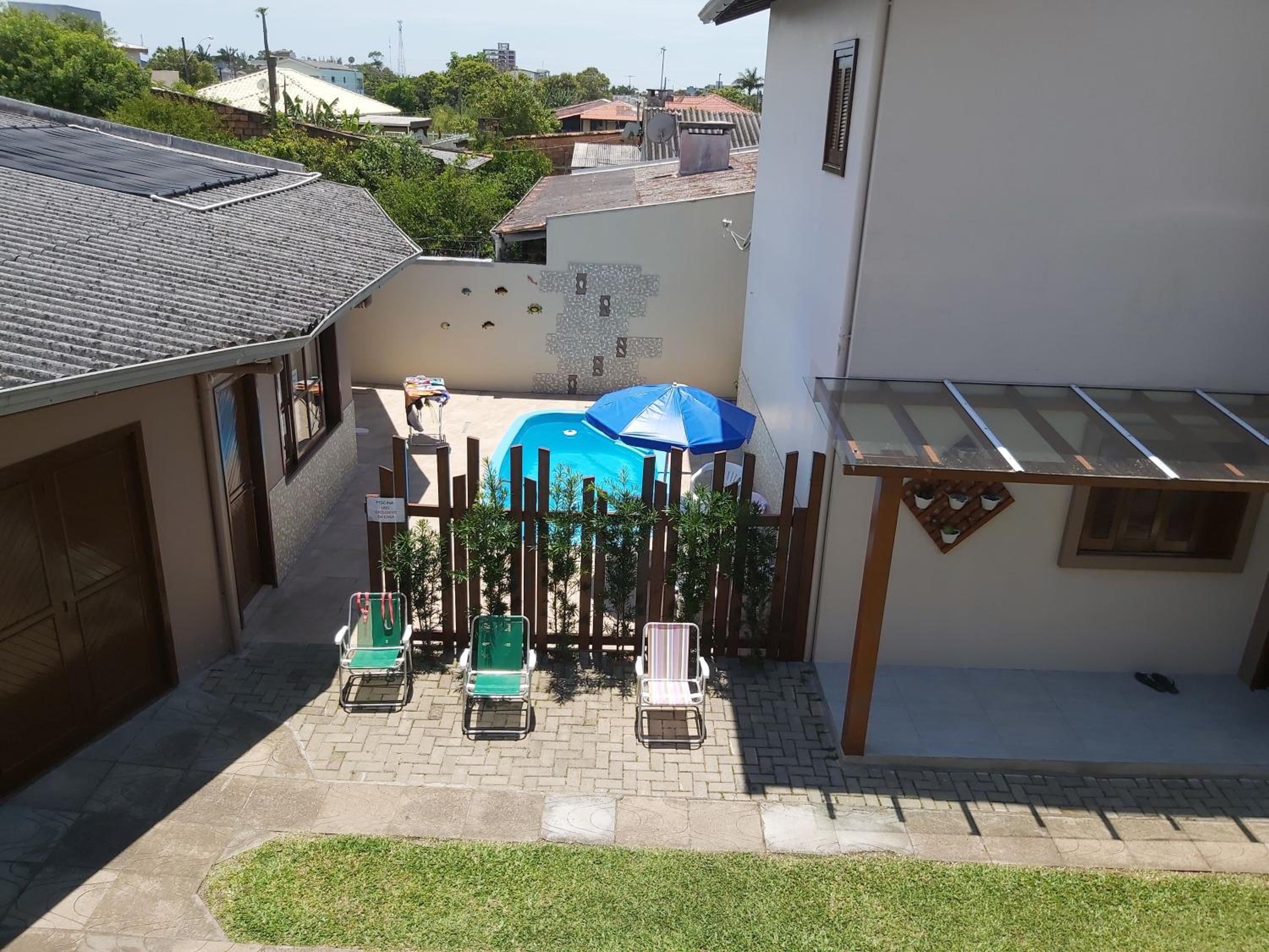 SOBRADO COM PISCINA