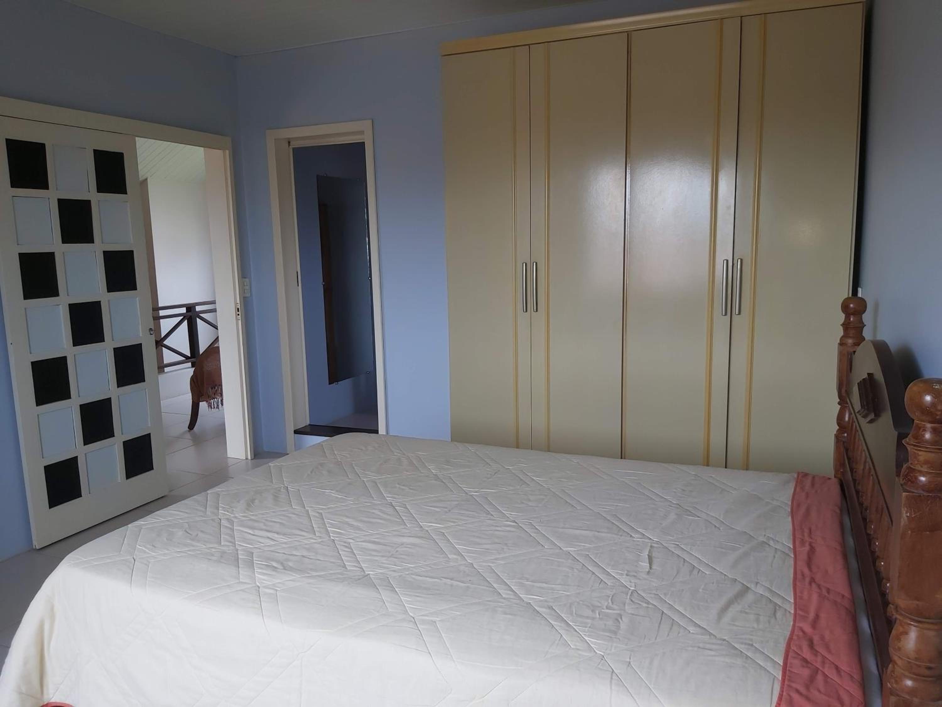 SOBRADO COM PISCINA
