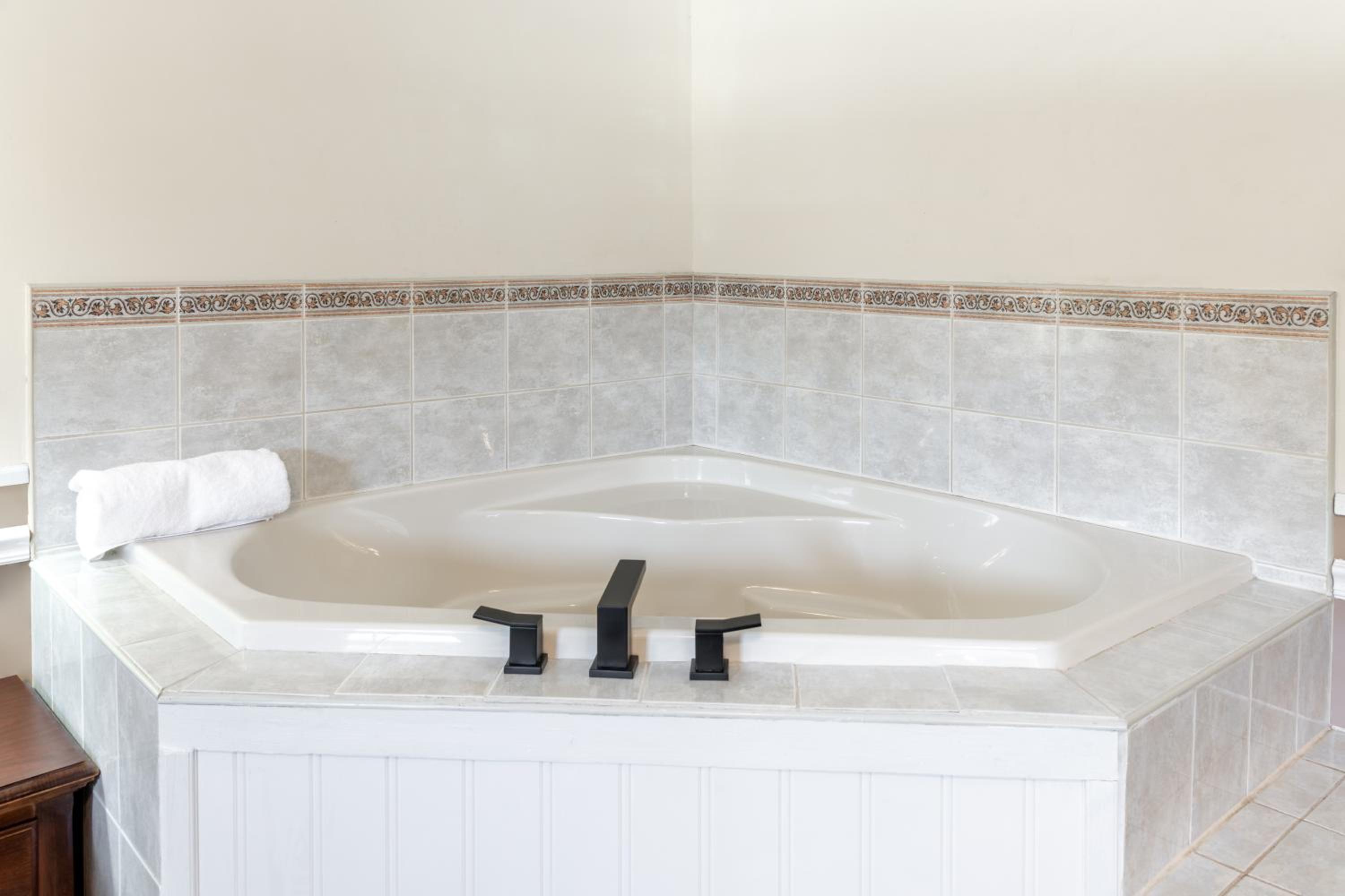 Sara Placid Inn & Suites