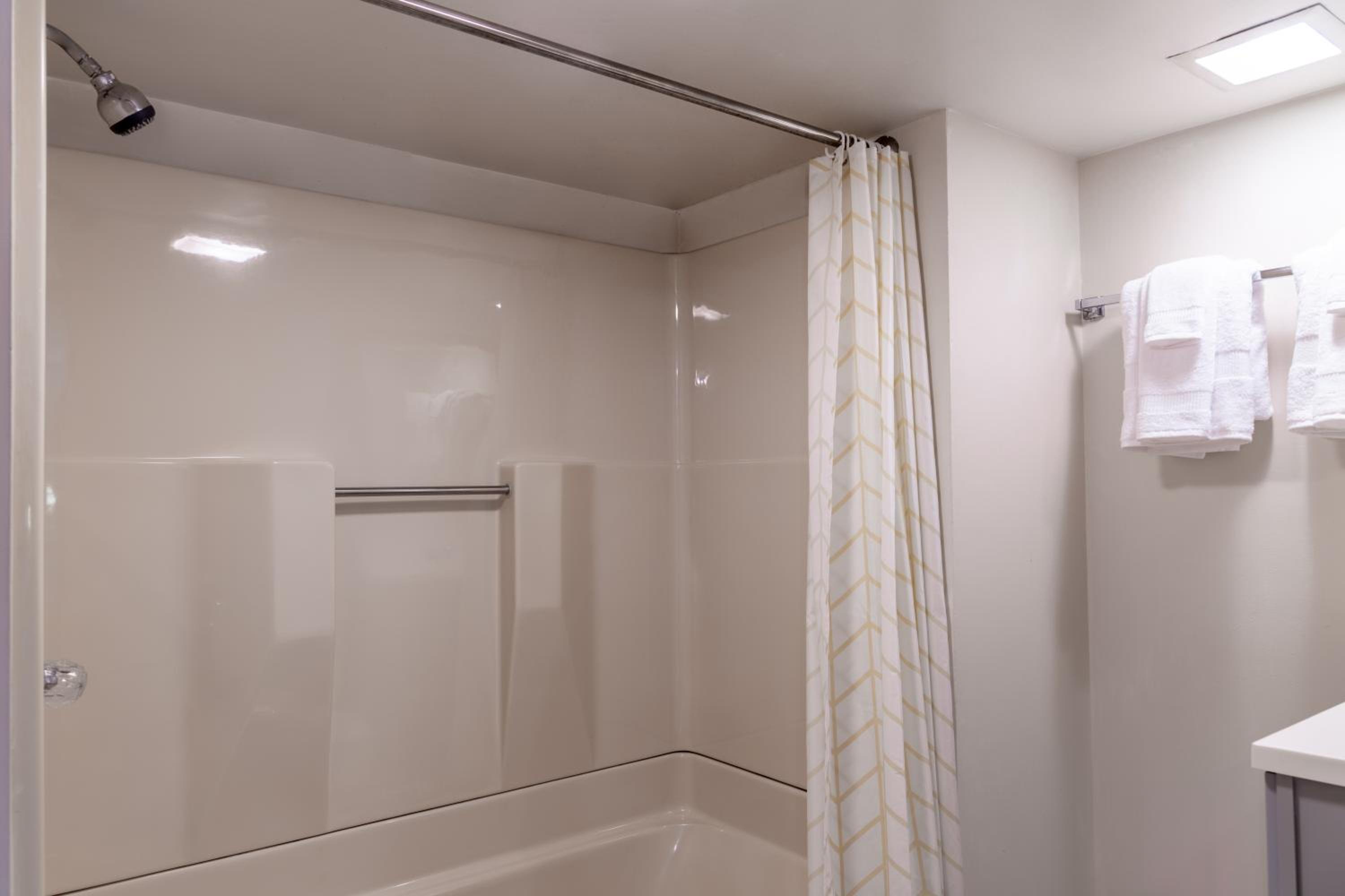 Sara Placid Inn & Suites