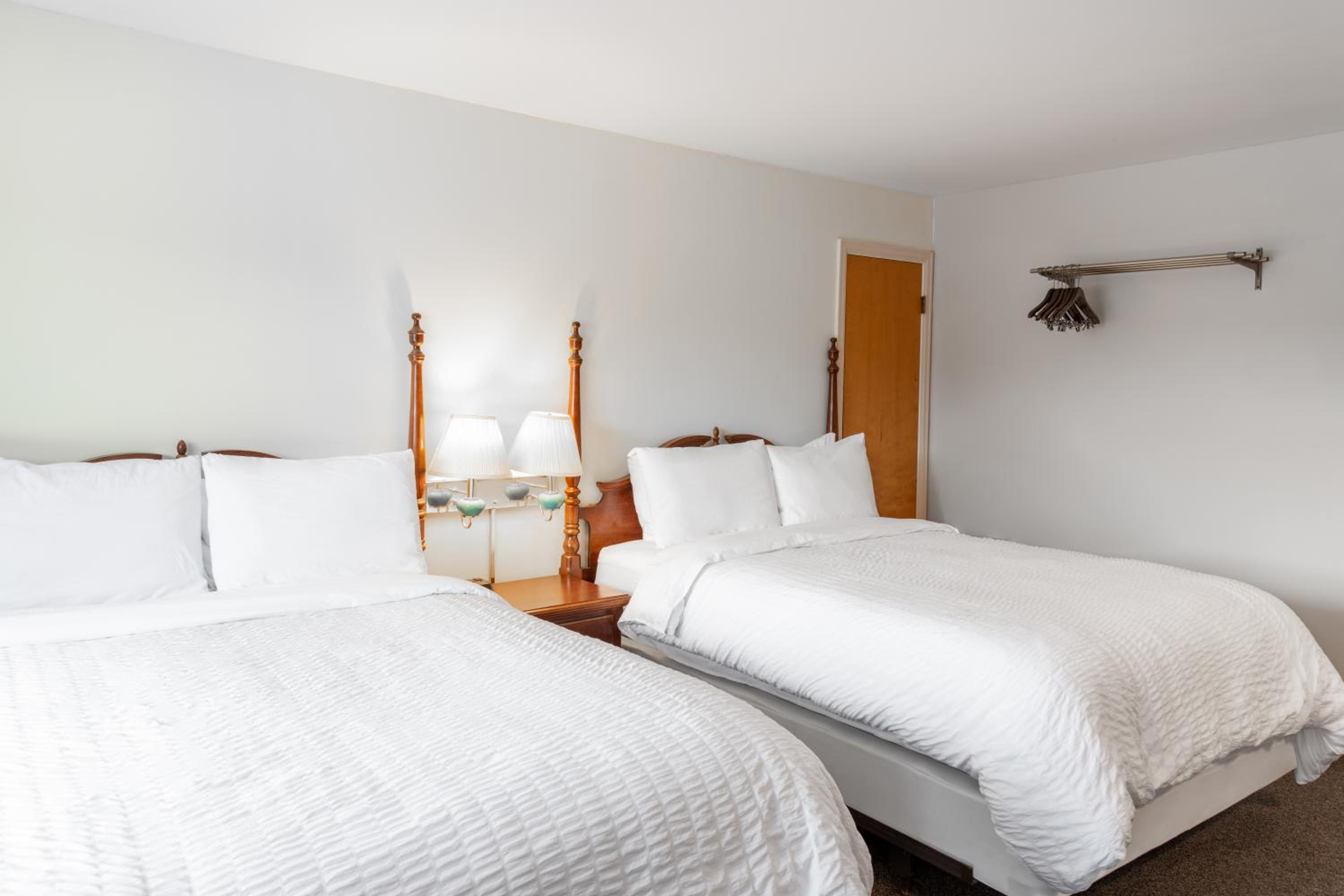 Sara Placid Inn & Suites